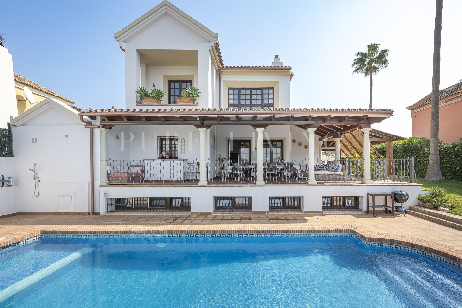 Charmante villa de six chambres à coucher proche de la plage dans un endroit privilégié à Linda Vista Baja