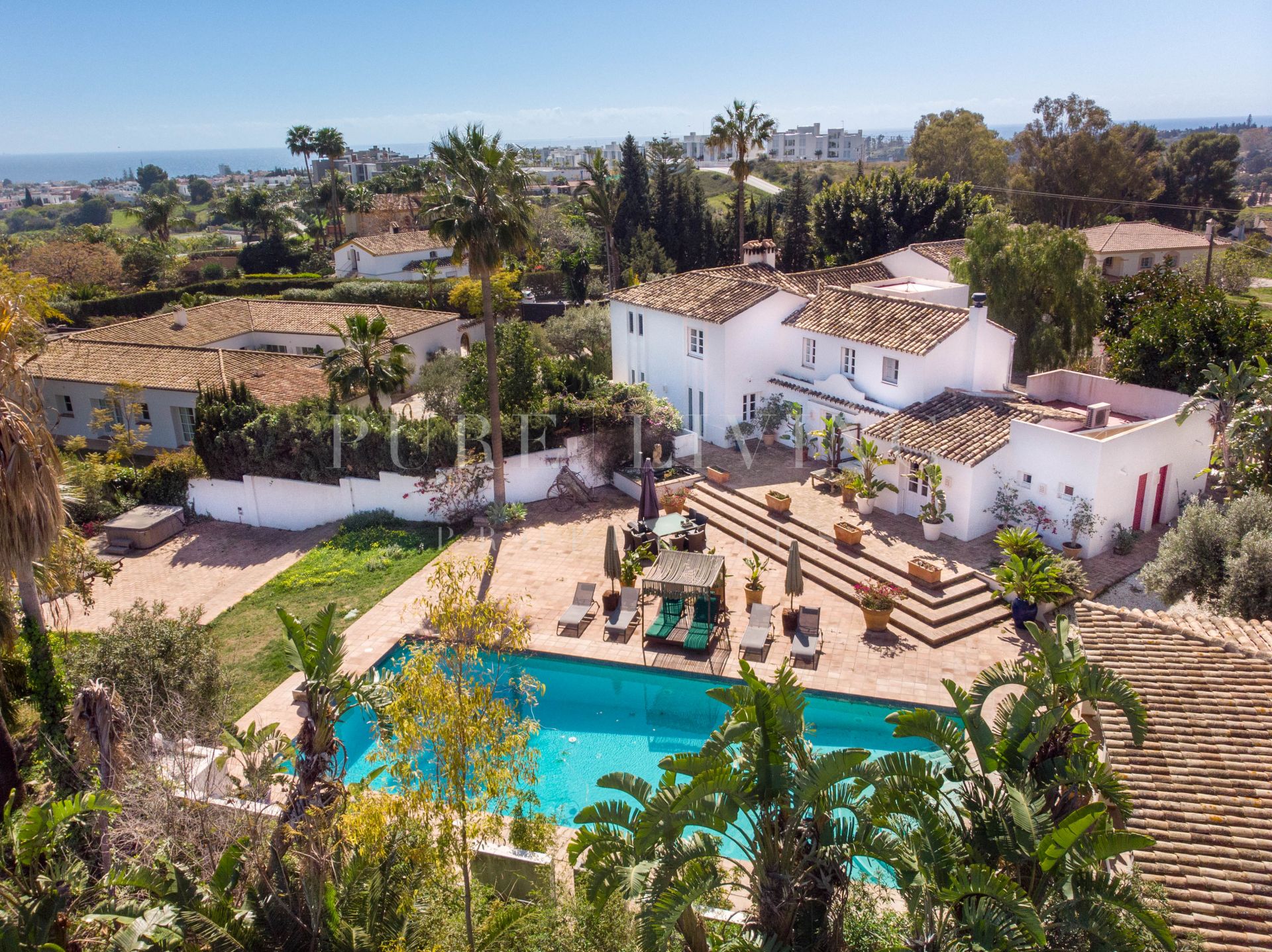 Enchanting Andalusian cortijo style 8 bedroom villa with sea views located in the prestigious Los Flamingos Golf, Benahavís