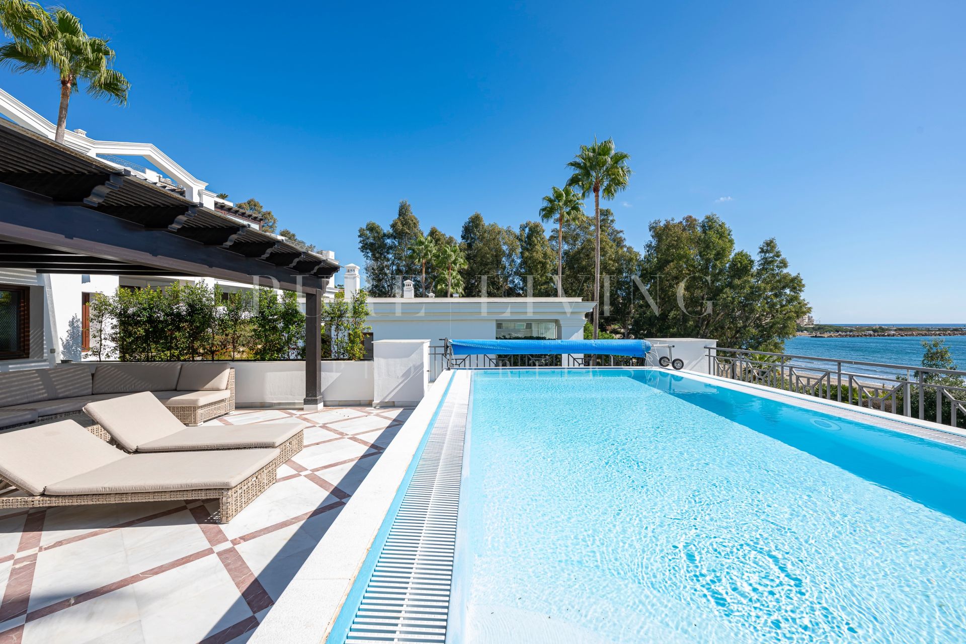 Impressive frontline Beach penthouse with resort style facilities in Doncella Beach