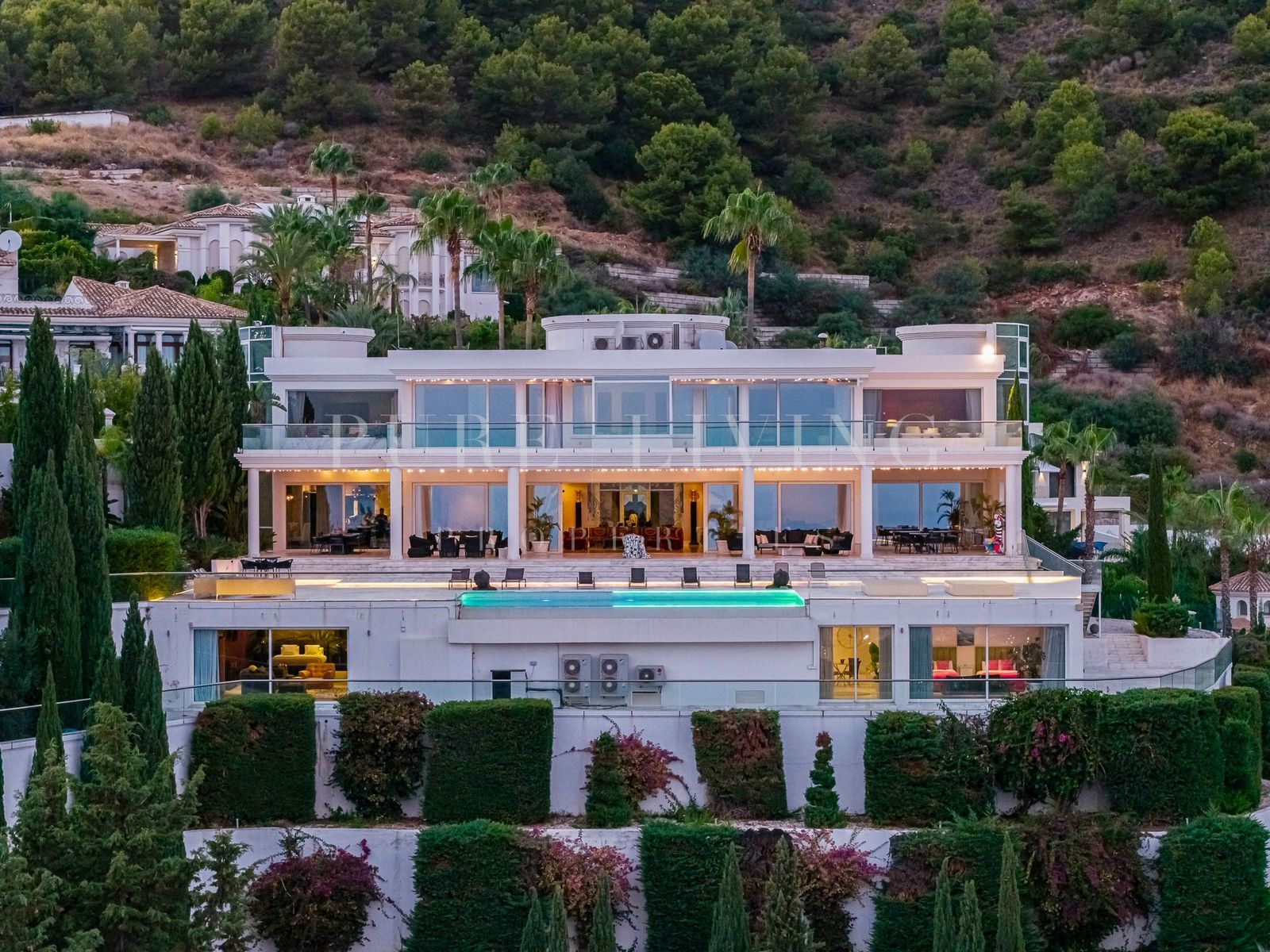 Outstanding luxury villa with panoramic sea & mountain views in prestigious Cascada de Camoján