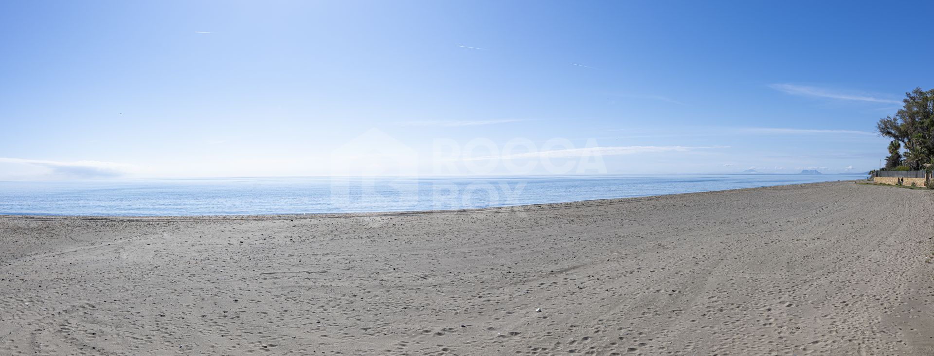 Full Renovated Beachside Apartment with sea views in Bahia del Velerin, Estepona