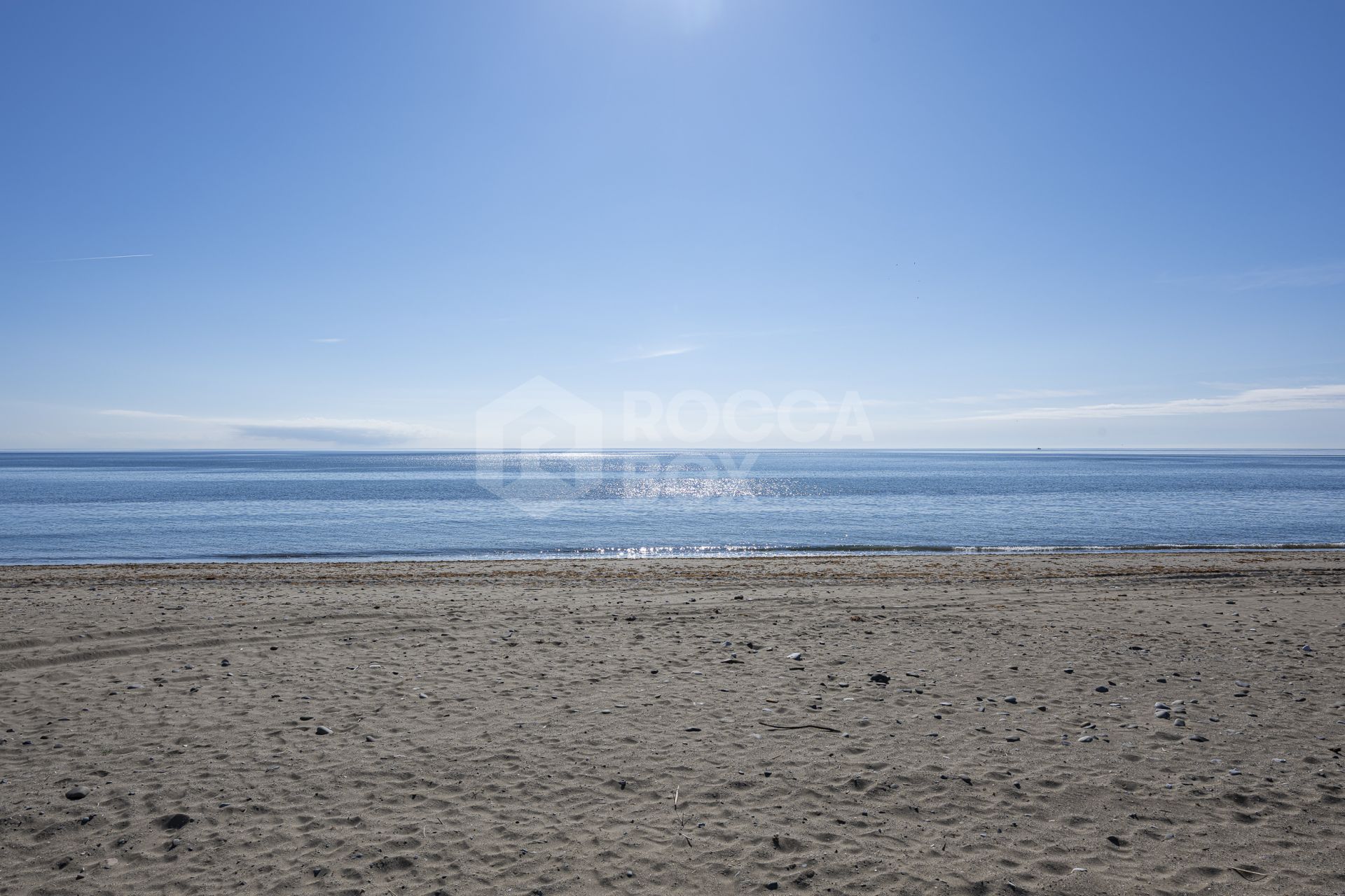 Full Renovated Beachside Apartment with sea views in Bahia del Velerin, Estepona