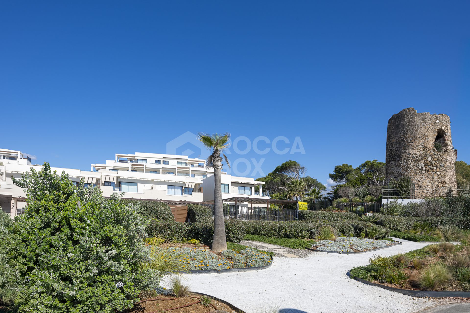 Full Renovated Beachside Apartment with sea views in Bahia del Velerin, Estepona