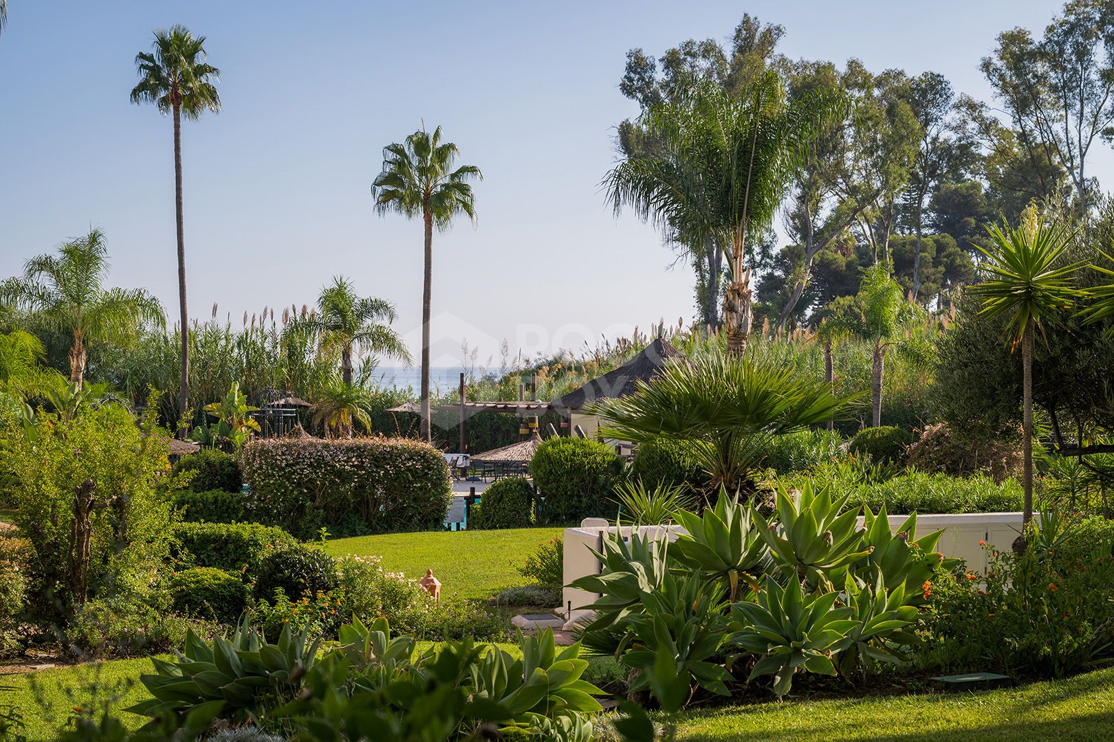 Turnkey Beachfront Apartment, Bahía del Velerín, New Golden Mile, Estepona