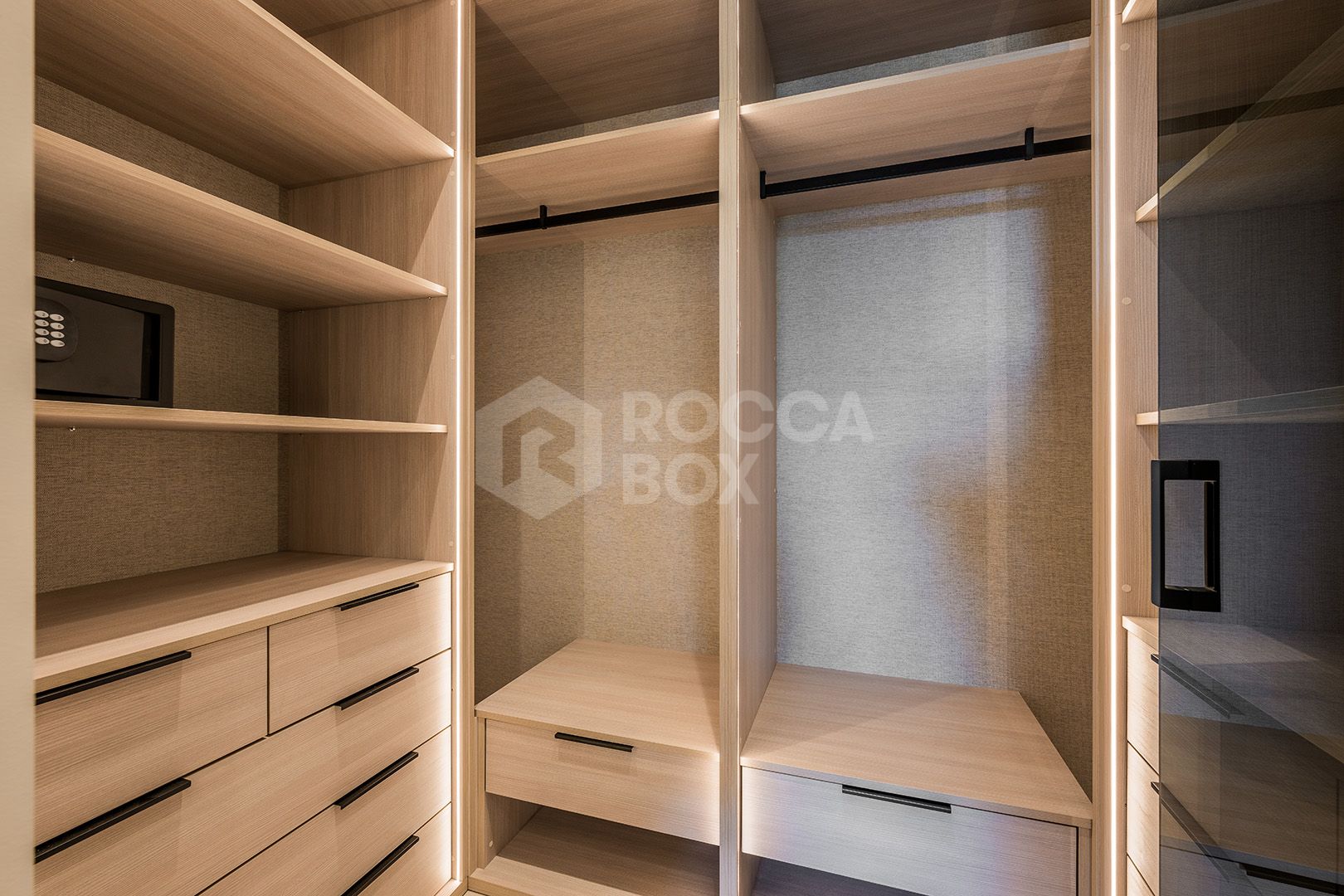 Turnkey Beachfront Apartment, Bahía del Velerín, New Golden Mile, Estepona