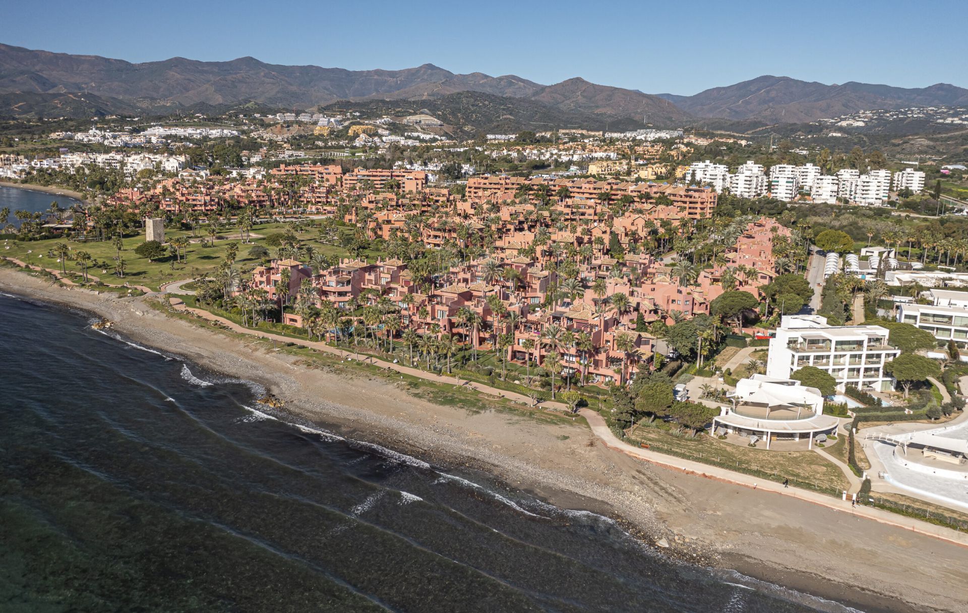 Apartamento en Almenara Beach, Estepona