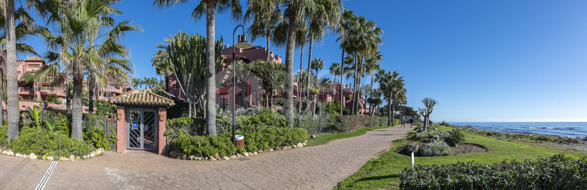 Beachfront Ground Floor Apartment with Direct Sea Views