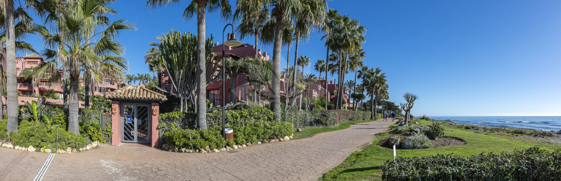 Apartamento en Almenara Beach, Estepona