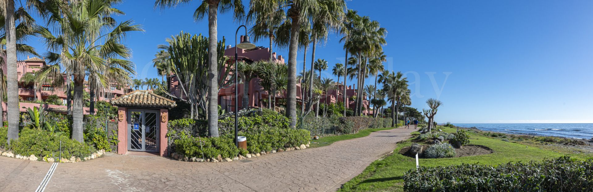 Apartamento en Almenara Beach, Estepona