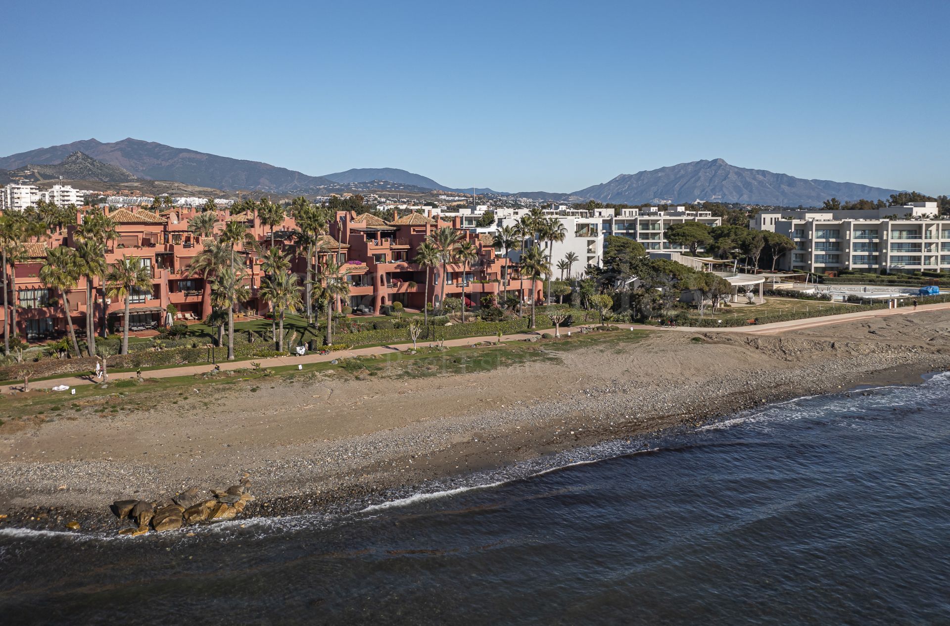 Apartamento en Almenara Beach, Estepona
