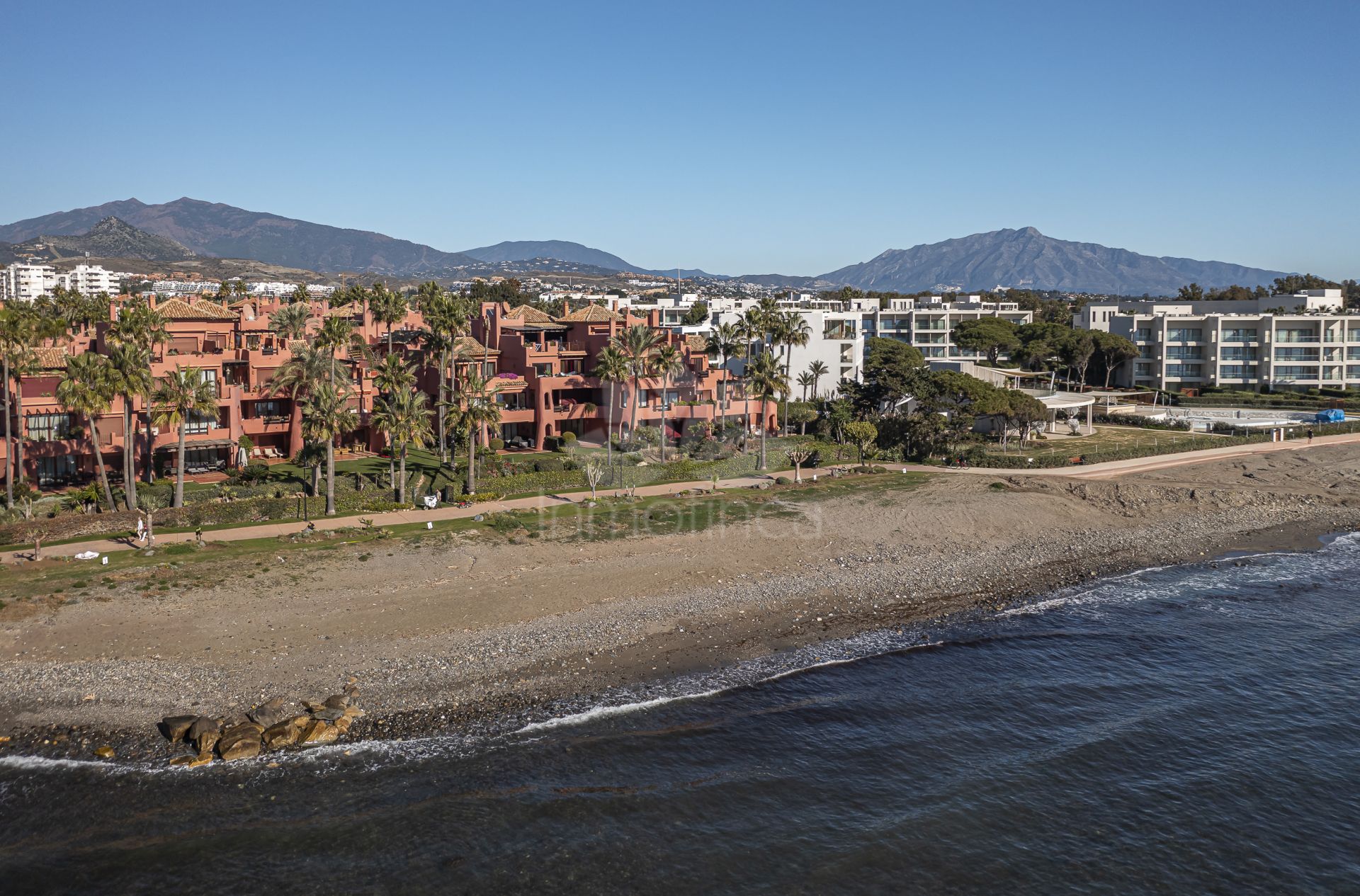 Apartamento en Almenara Beach, Estepona