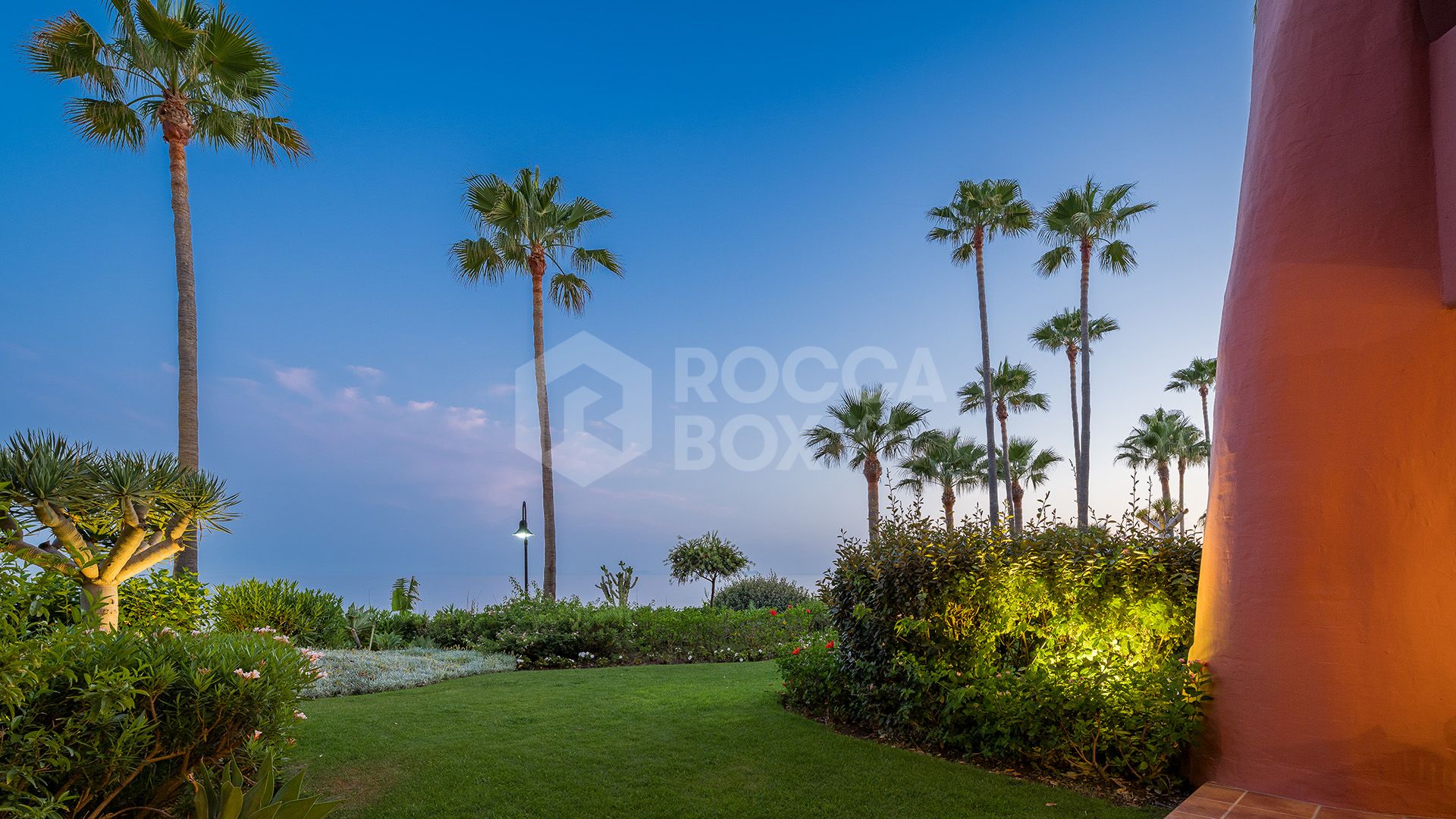 Beachfront Ground Floor Apartment with Direct Sea Views