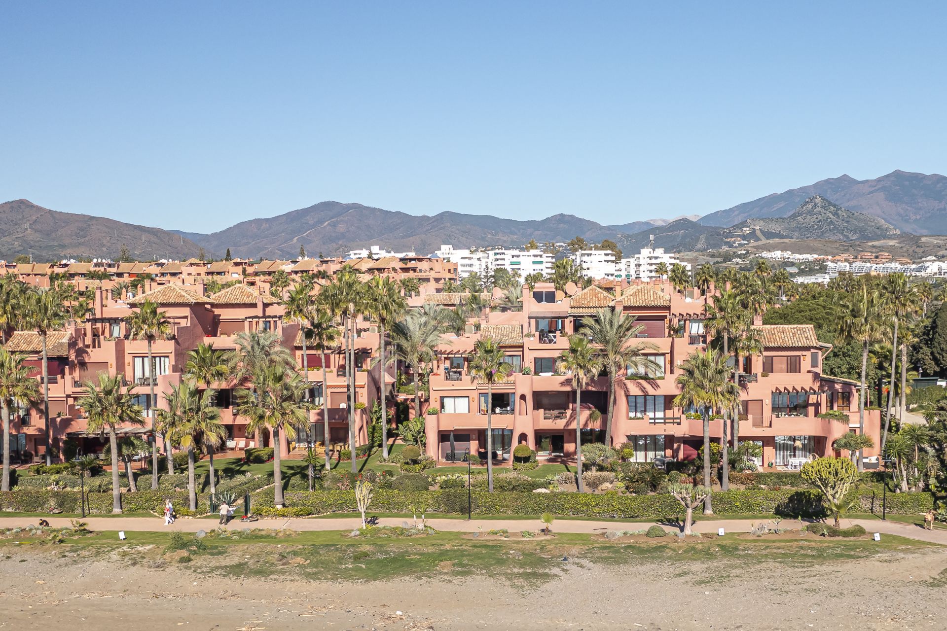 Apartamento en Almenara Beach, Estepona