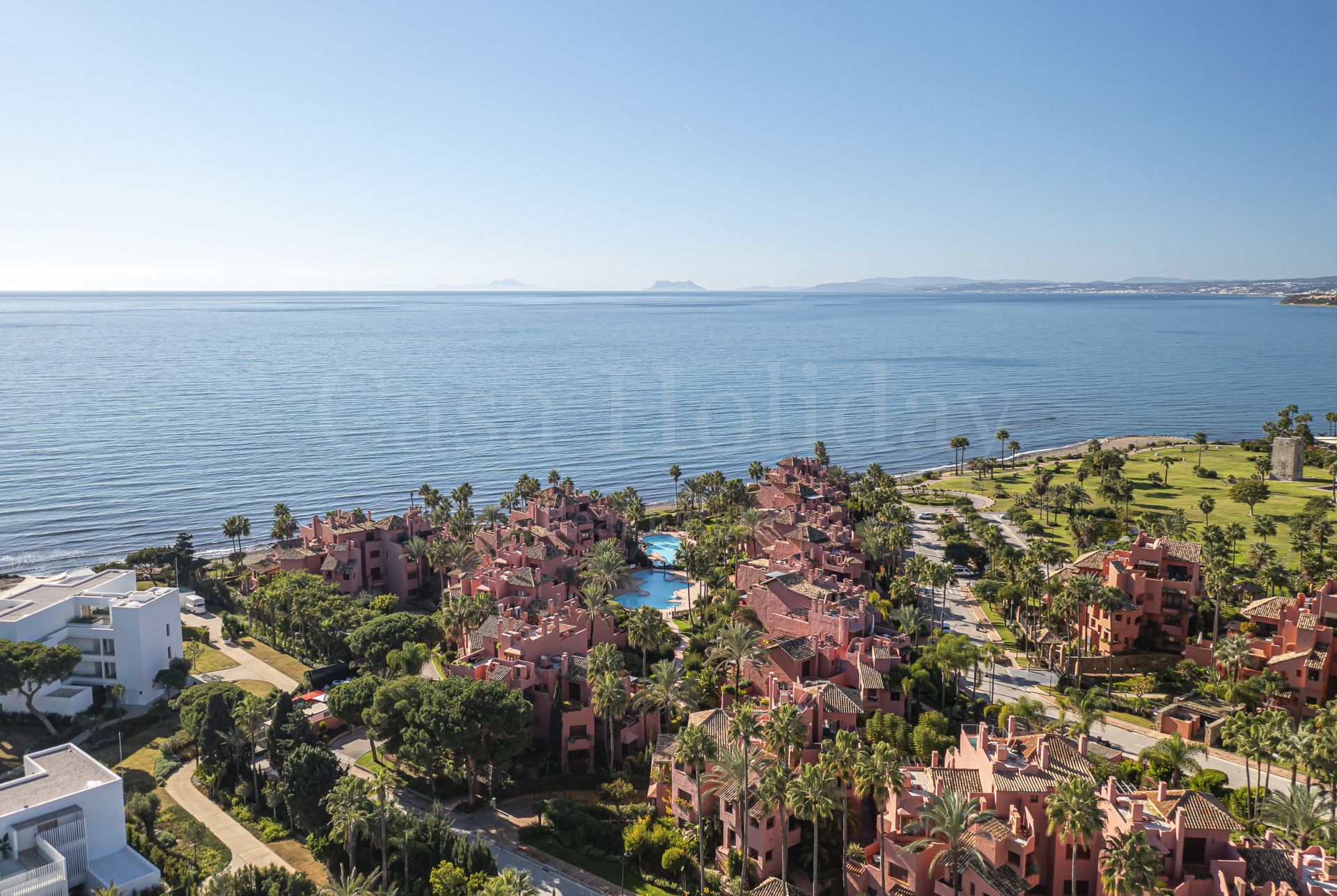 Apartamento en Almenara Beach, Estepona
