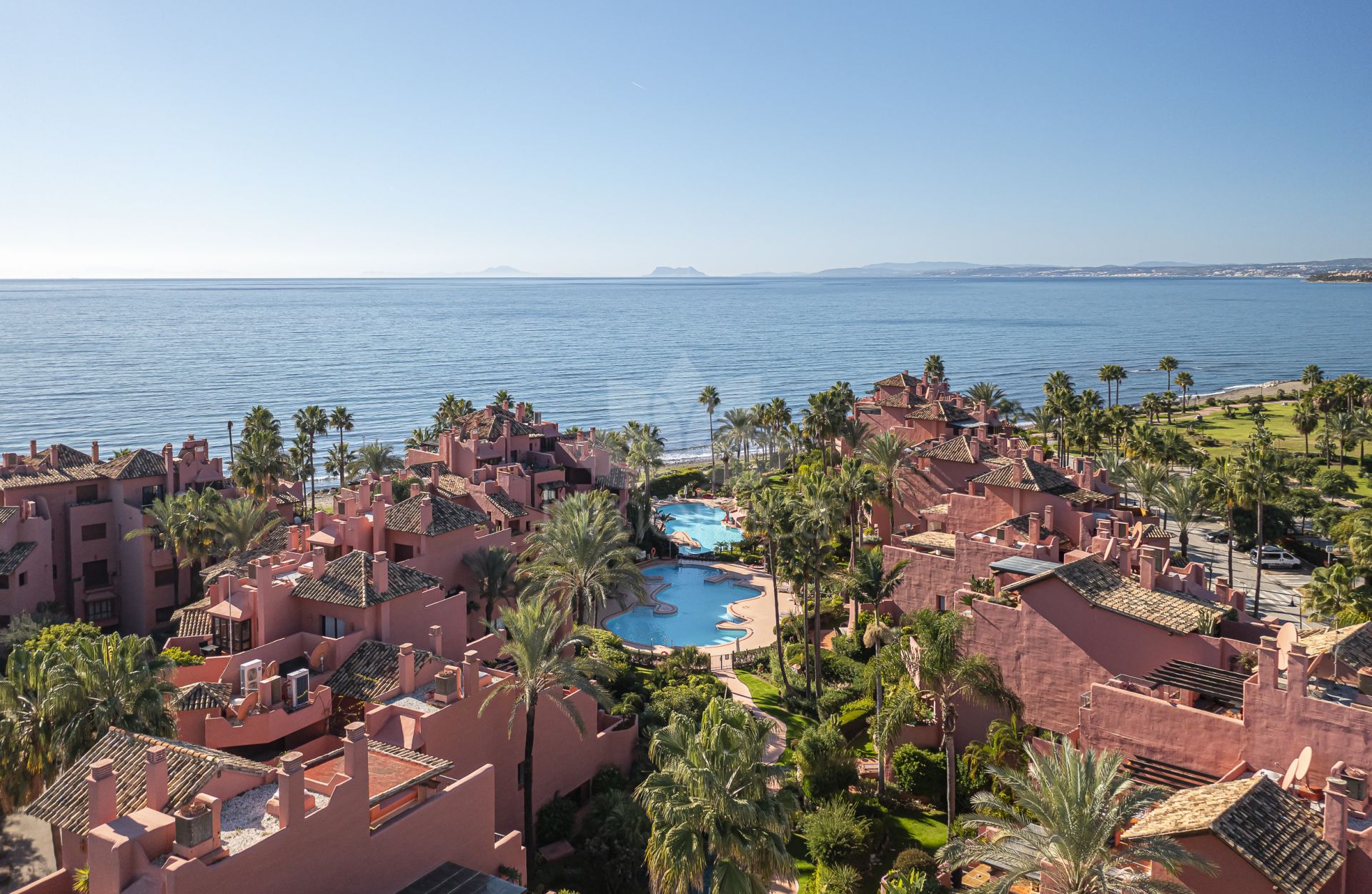 Apartamento en Almenara Beach, Estepona