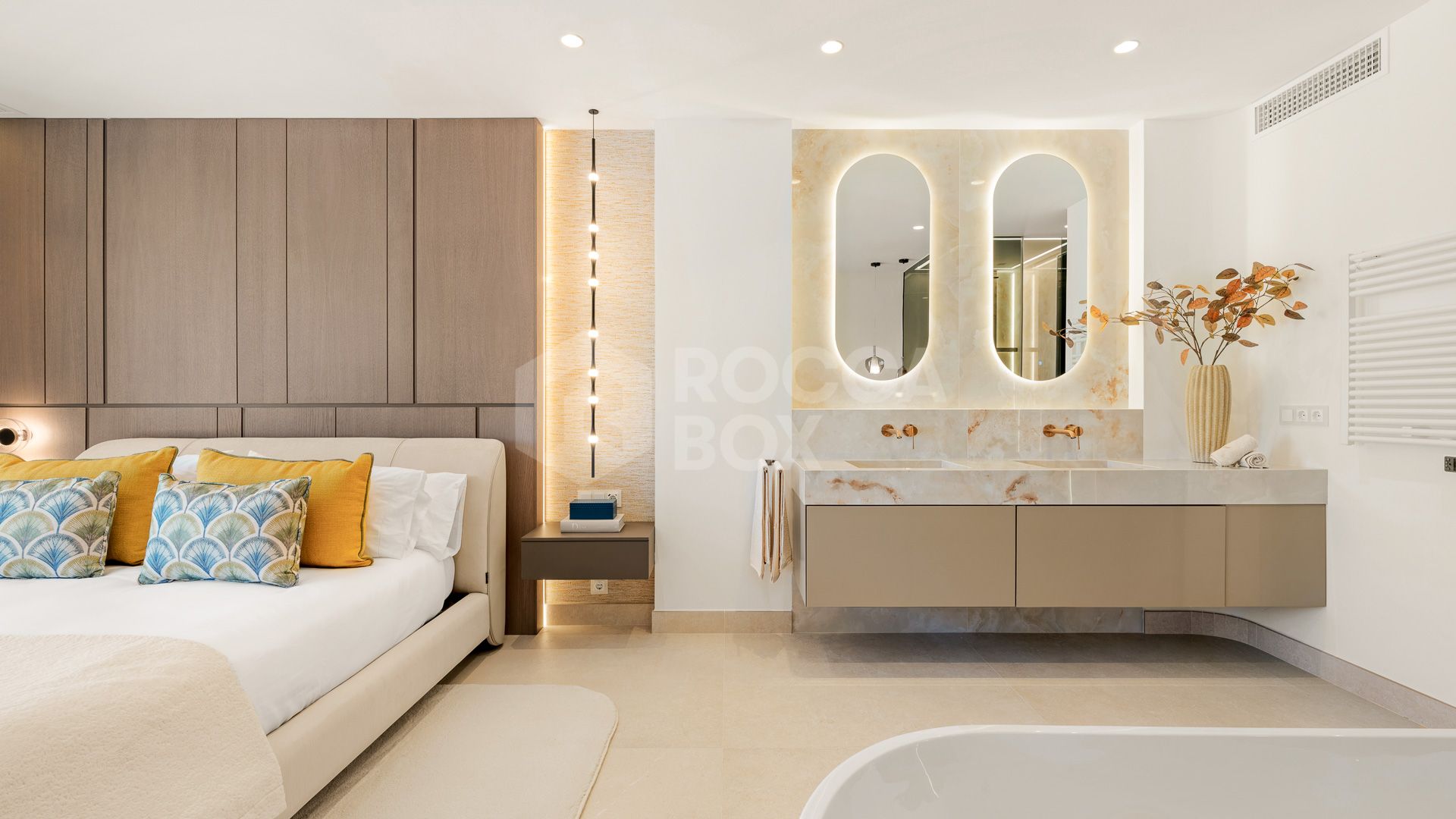 Frontline Beach Penthouse with Rooftop and Sea Views