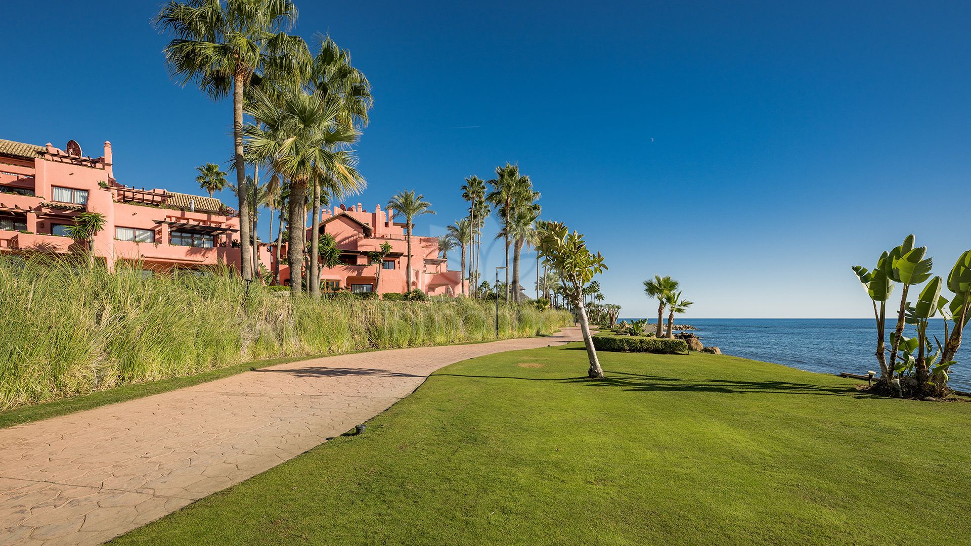 Atico Duplex en Cabo Bermejo, Estepona