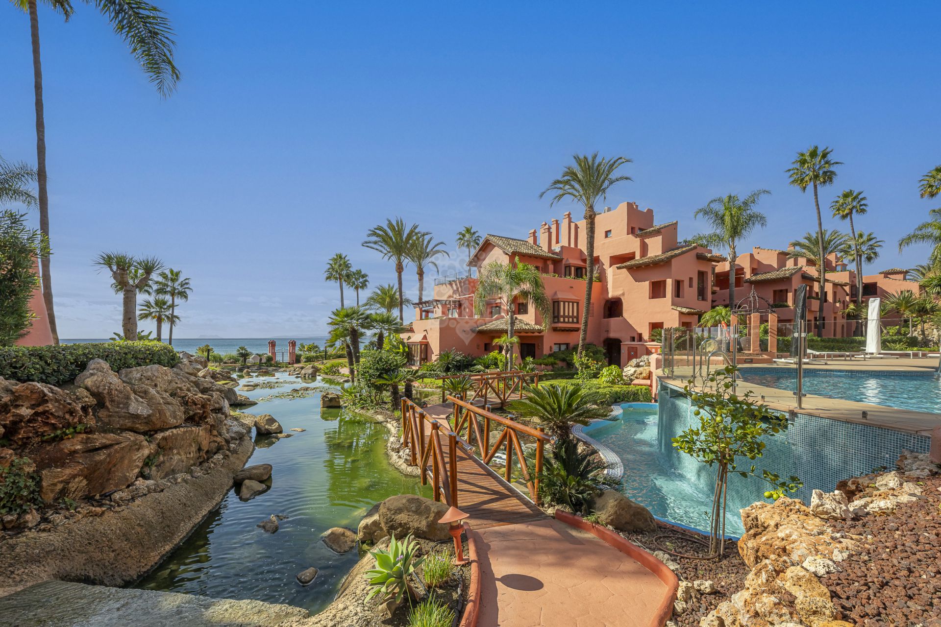 Apartment in Cabo Bermejo, Estepona