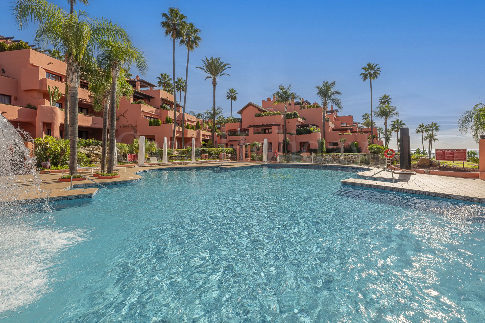 Apartamento en Cabo Bermejo, Estepona