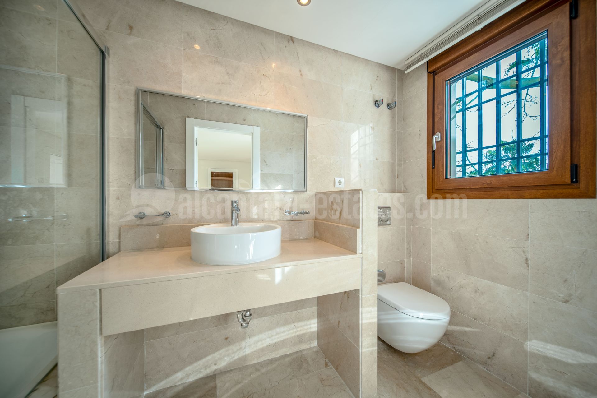 Villa in La Alqueria, Benahavis