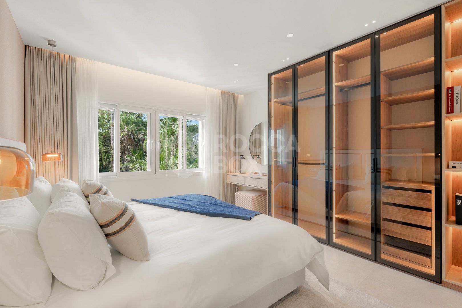 Luxury Beachfront Penthouse in Bahía del Velerín, Estepona