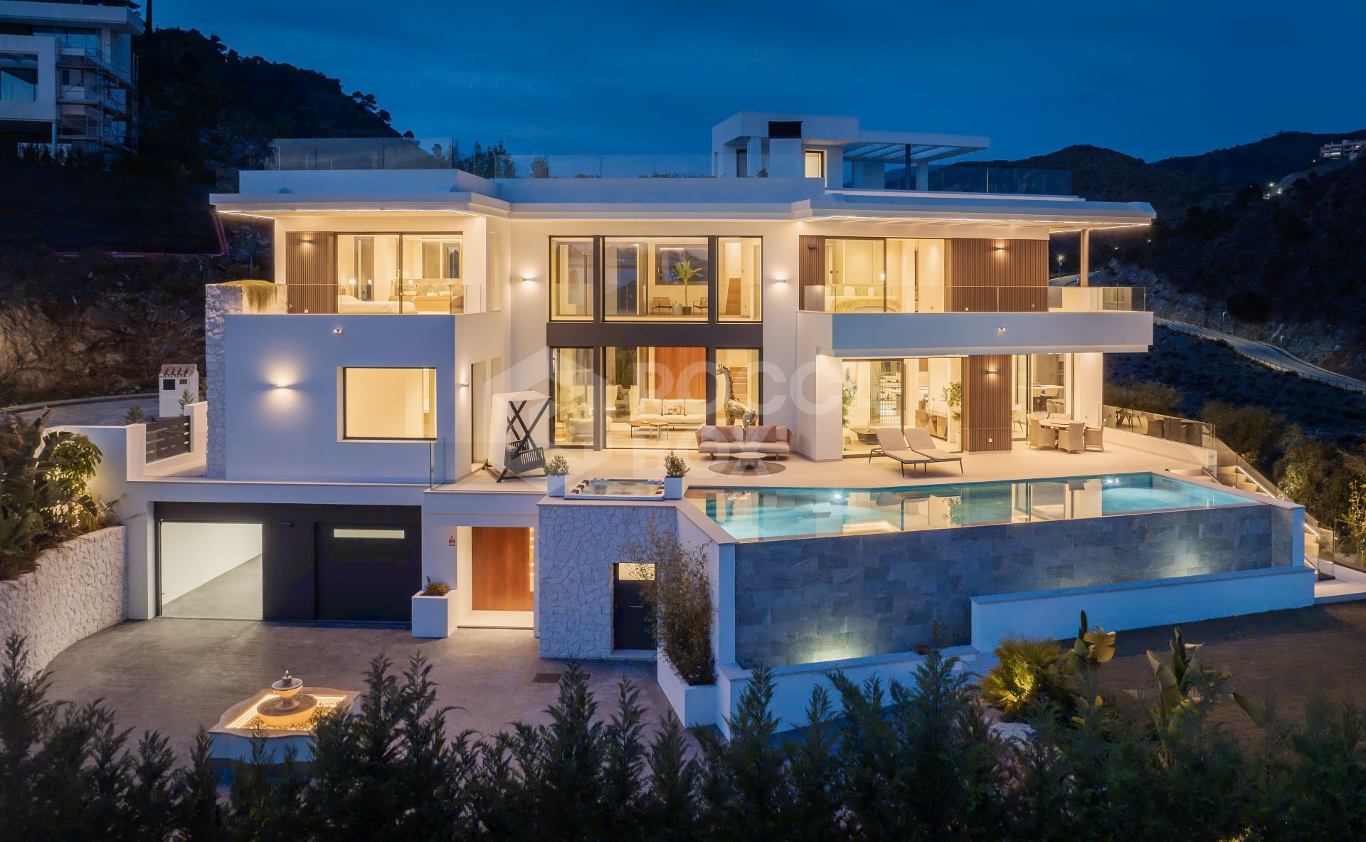 Luxury Villa with Sea Views in La Quinta Gated Community