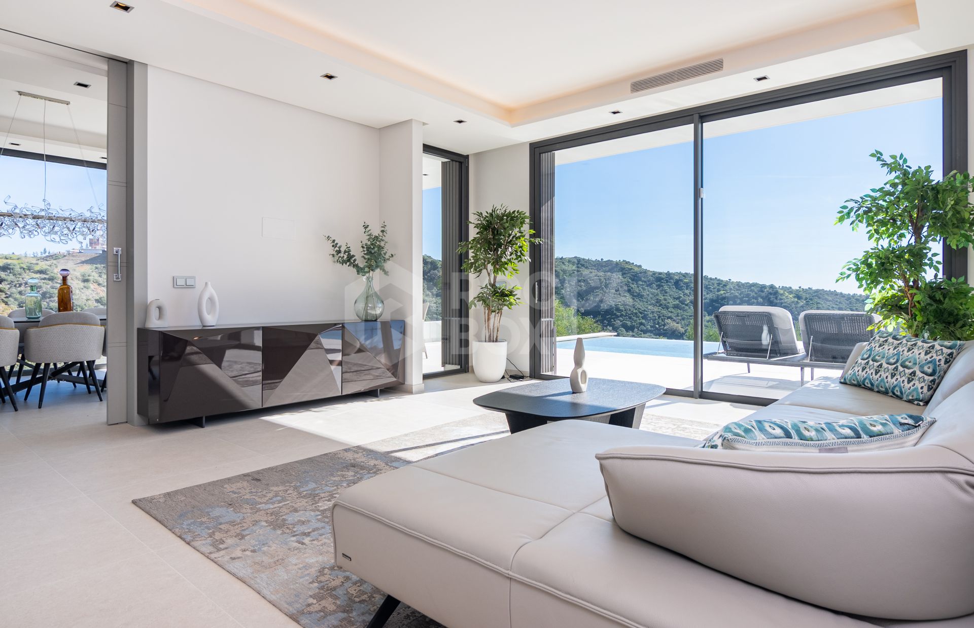 Luxury Villa with Sea Views in La Quinta Gated Community