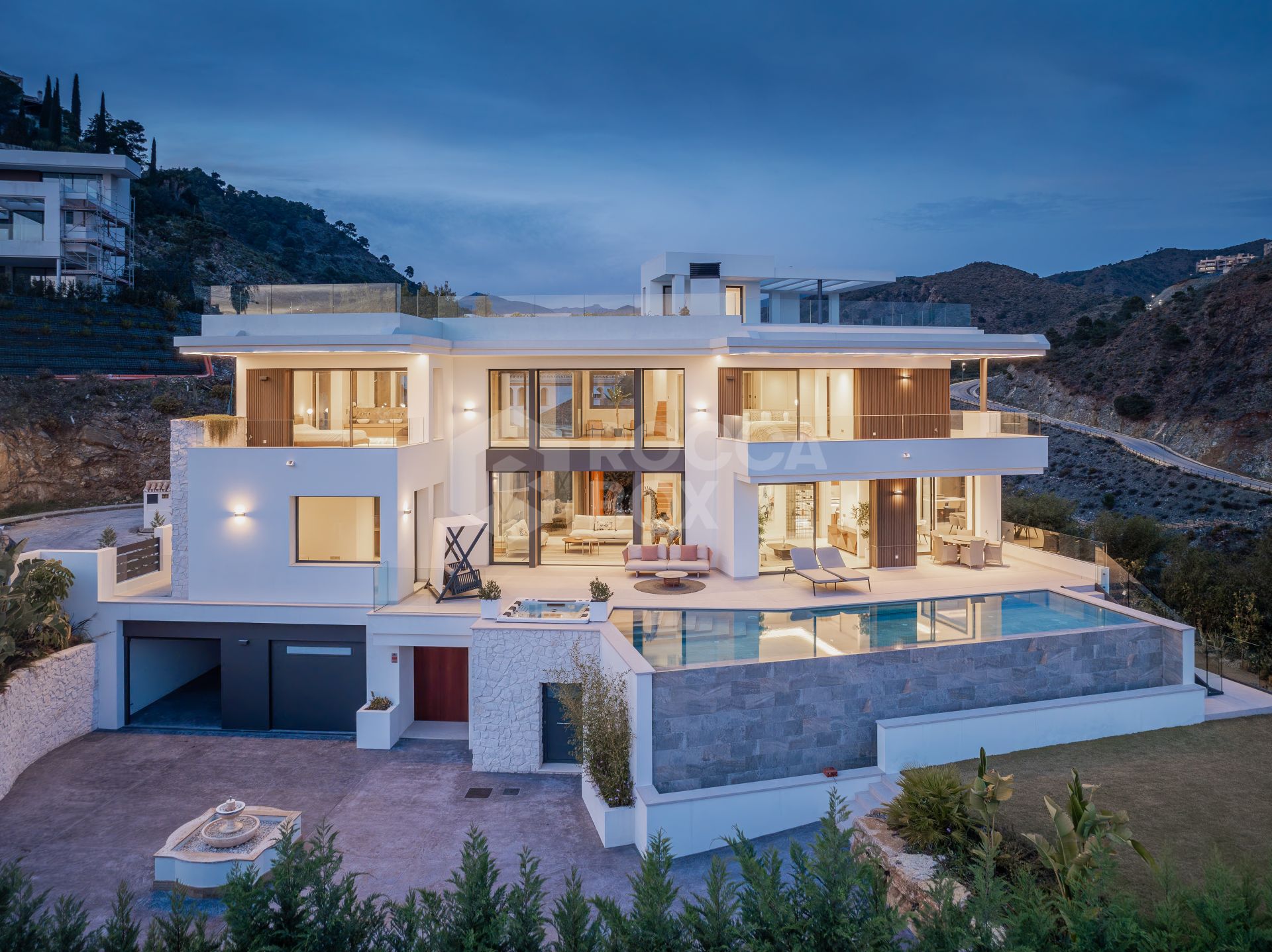 Luxury Villa with Sea Views in La Quinta Gated Community