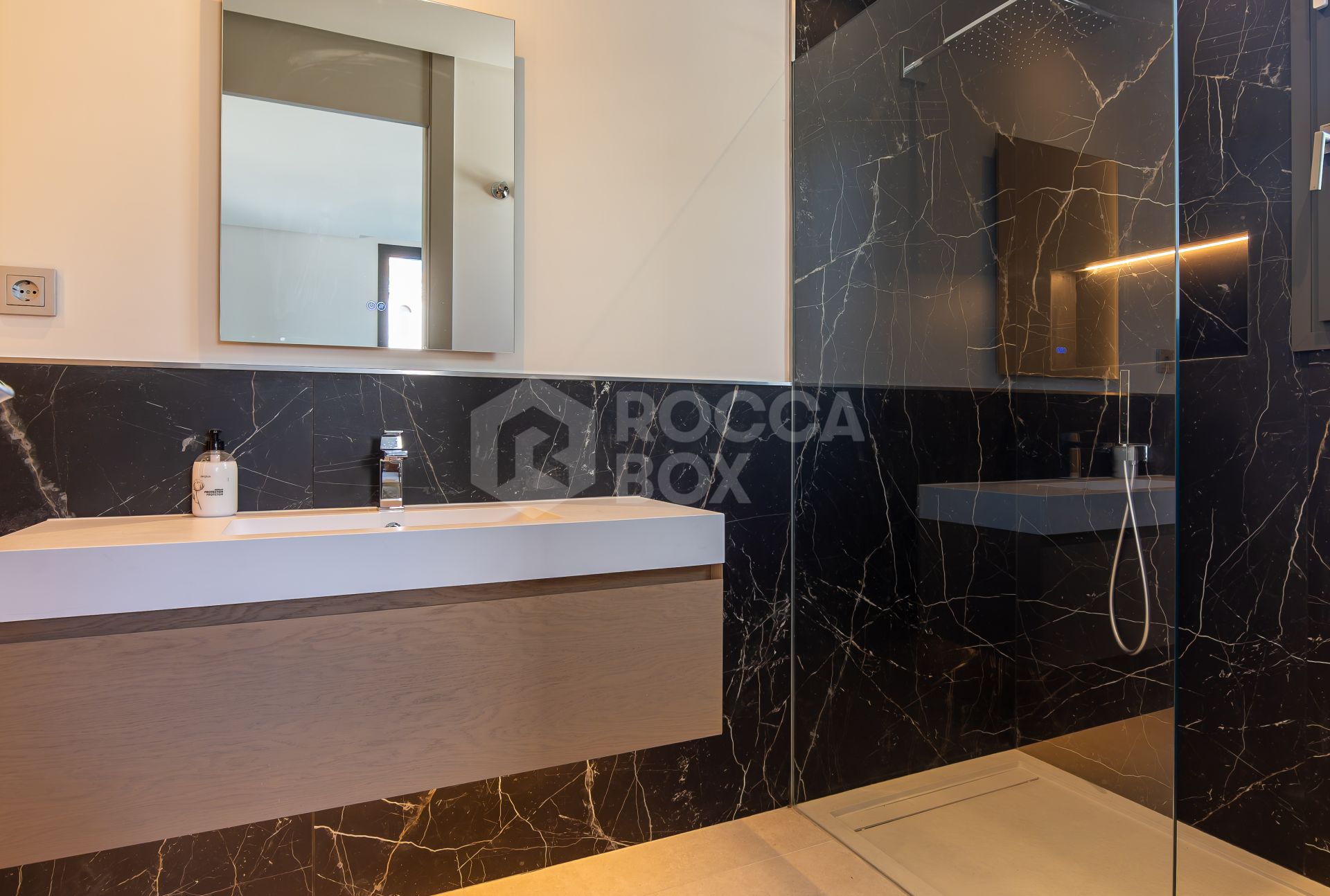 Luxury Villa with Sea Views in La Quinta Gated Community