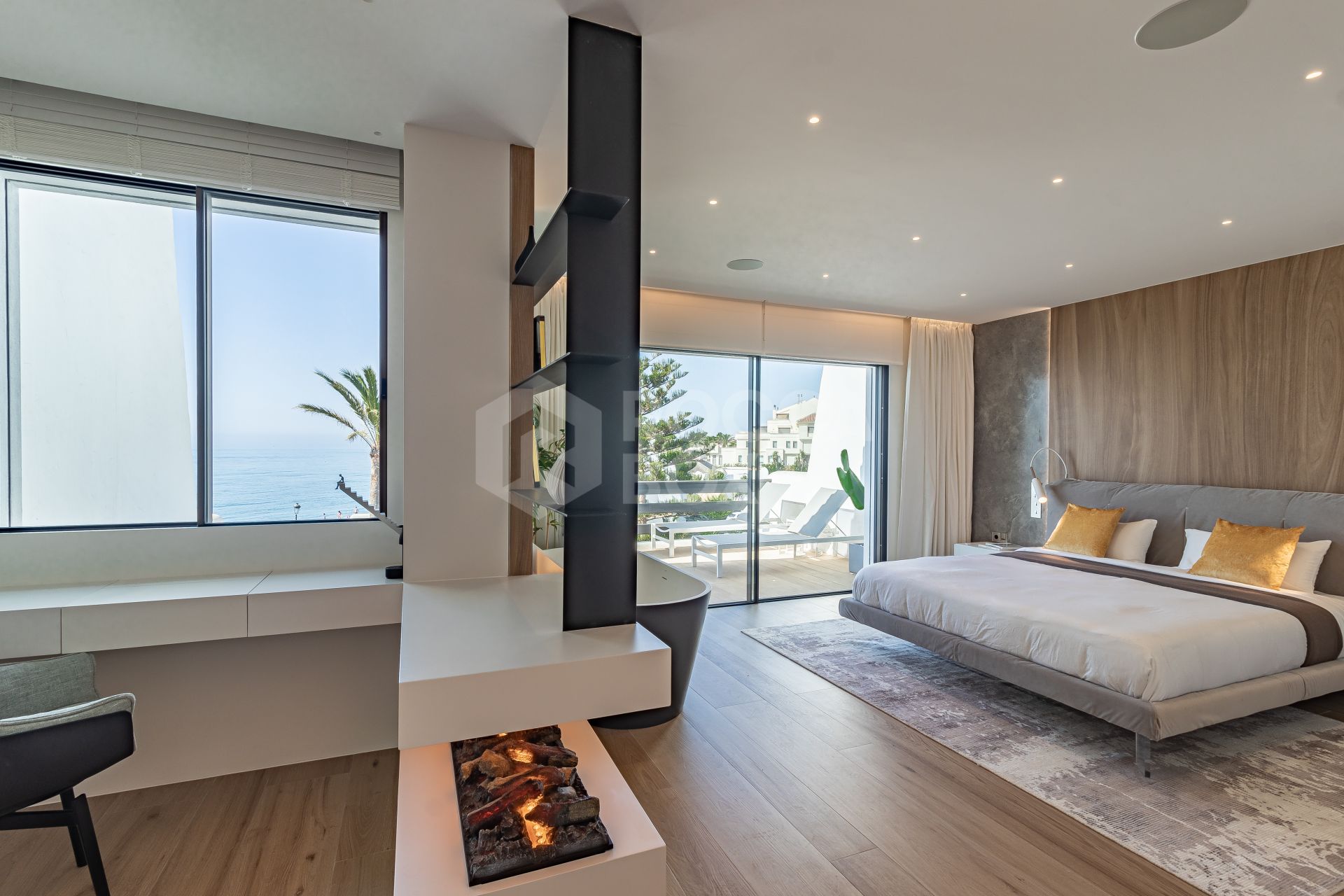 Beachfront Townhouse with Sea views, Marbella Golden Mile