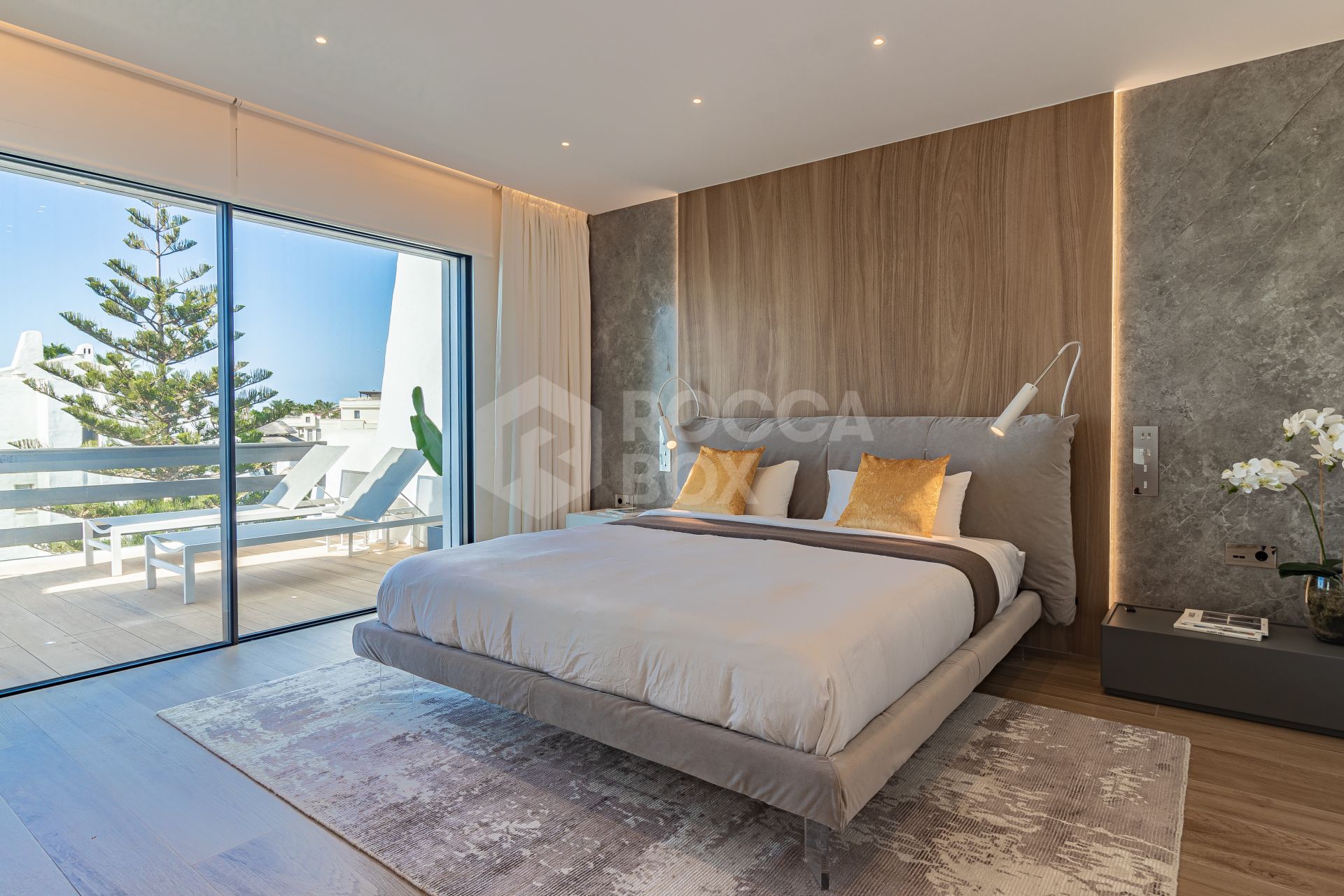 Beachfront Townhouse with Sea views, Marbella Golden Mile