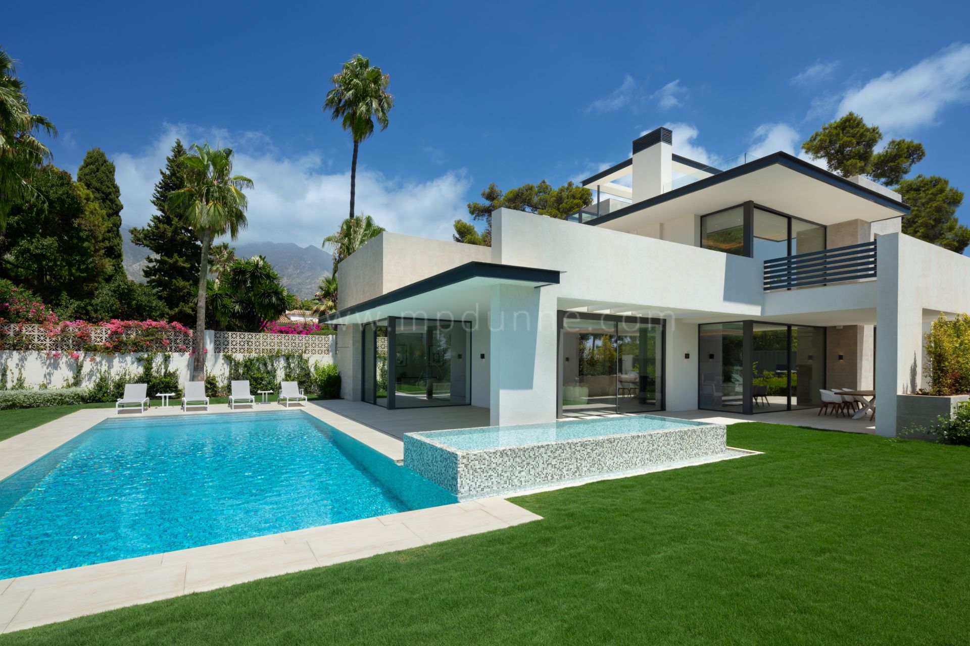 Modern Villas for sale in La Carolina, Marbella Golden Mile