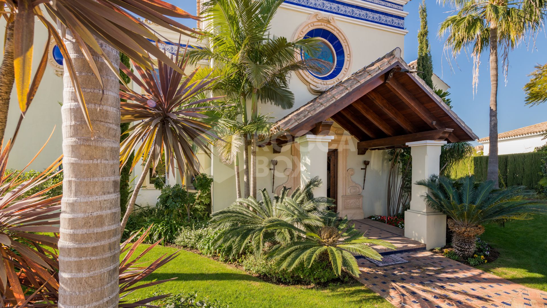 Villa Haveli - Traditional Villa with Sea Views in Fantastic Location