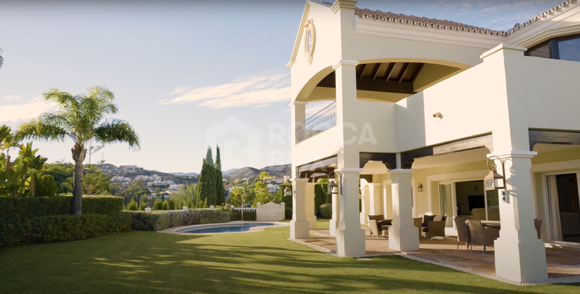 Villa Haveli - Traditional Villa with Sea Views in Fantastic Location