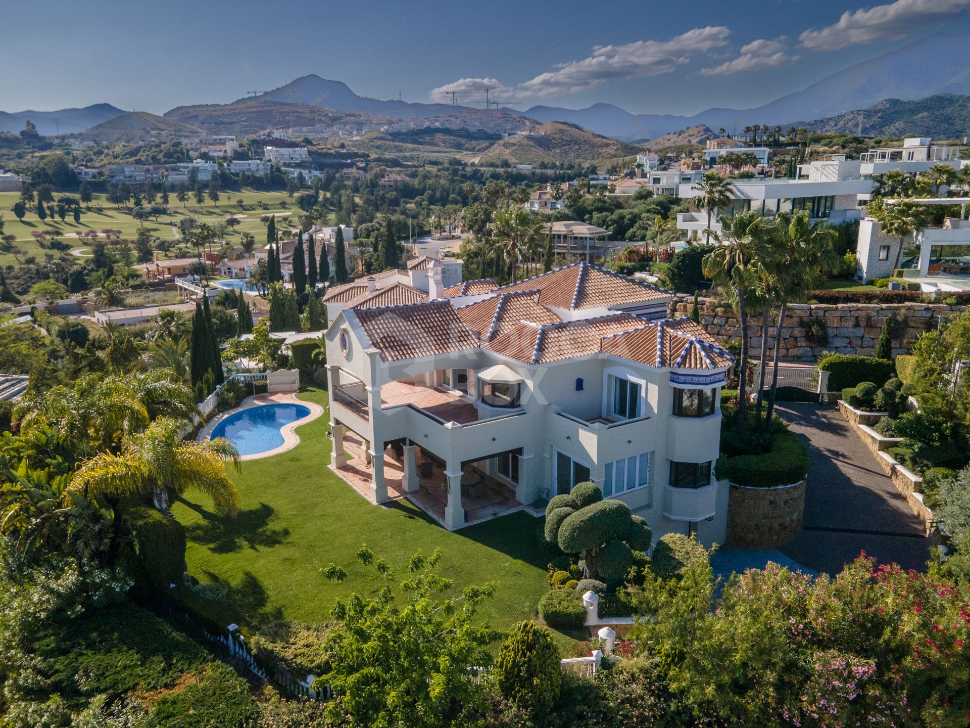 Villa Haveli - Traditional Villa with Sea Views in Fantastic Location