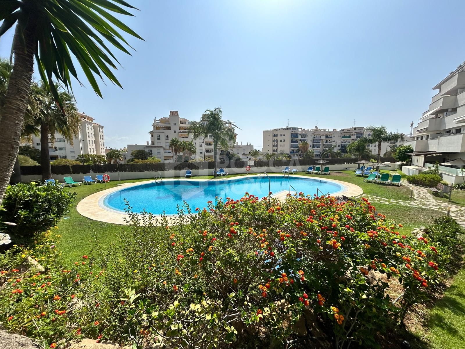 EXCLUSIVE - Three bedroom apartment for sale in the popular Sethome community in Estepona Town.