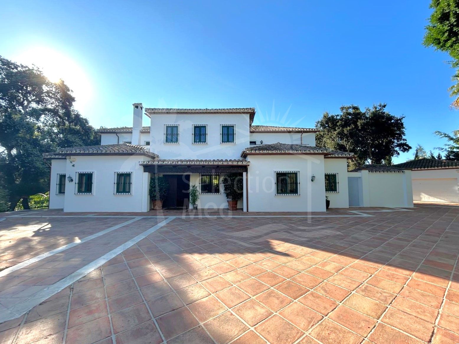 Beautiful detached villa, with many traditional Spanish features located in the prestigious development of Sotogrande.
