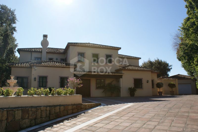 Beautiful detached villa, with many traditional Spanish features located in the prestigious development of Sotogrande.