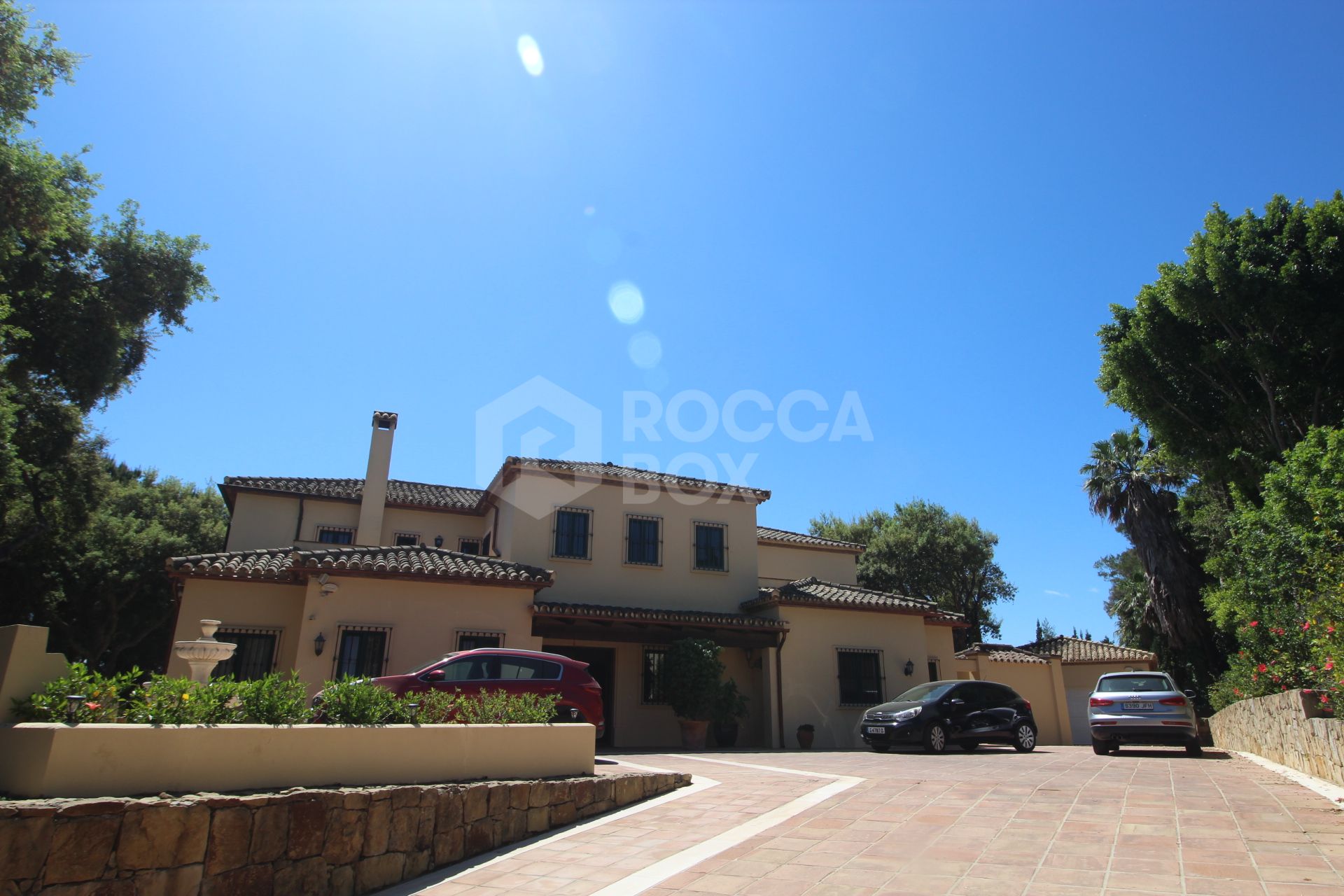 Beautiful detached villa, with many traditional Spanish features located in the prestigious development of Sotogrande.