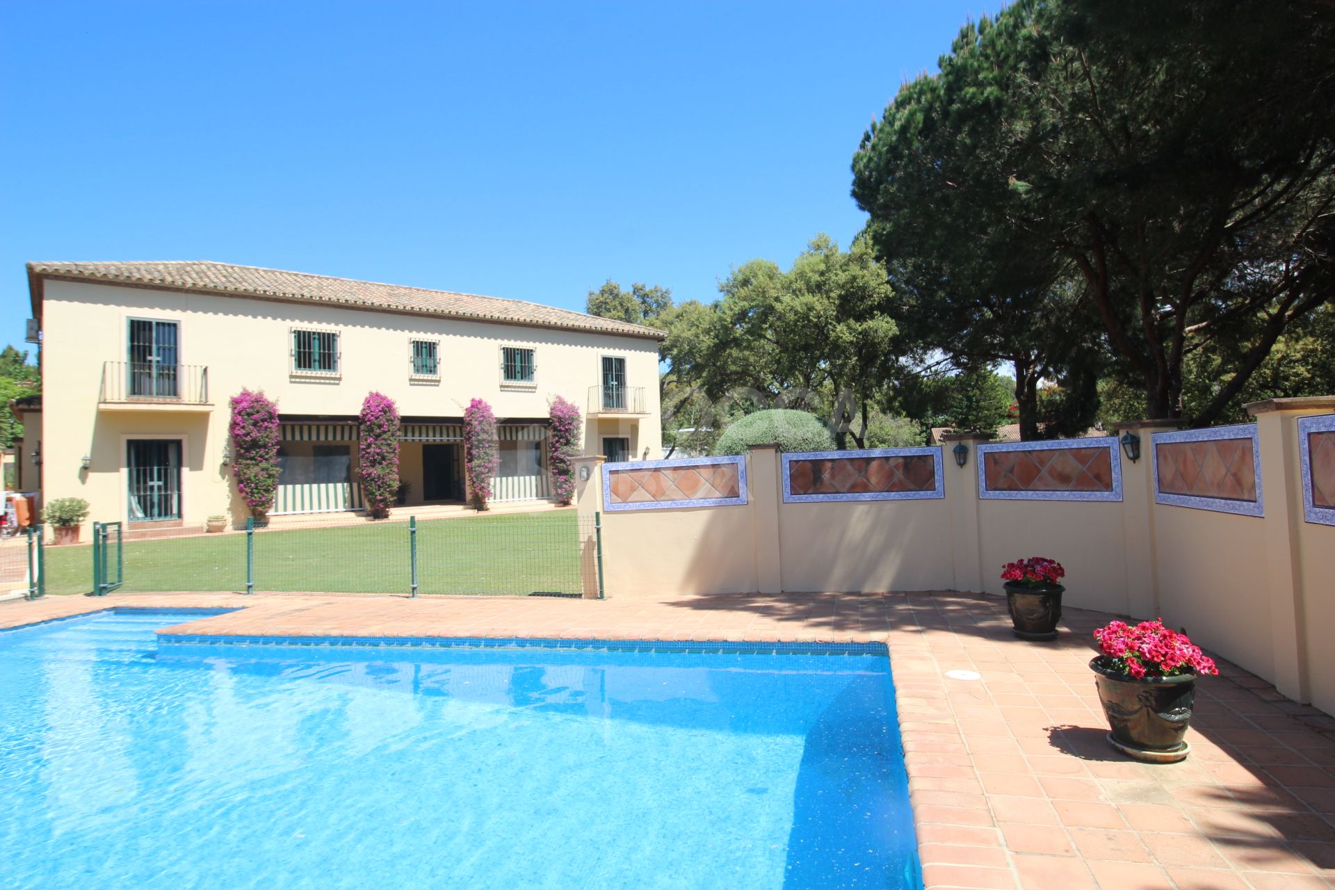 Beautiful detached villa, with many traditional Spanish features located in the prestigious development of Sotogrande.