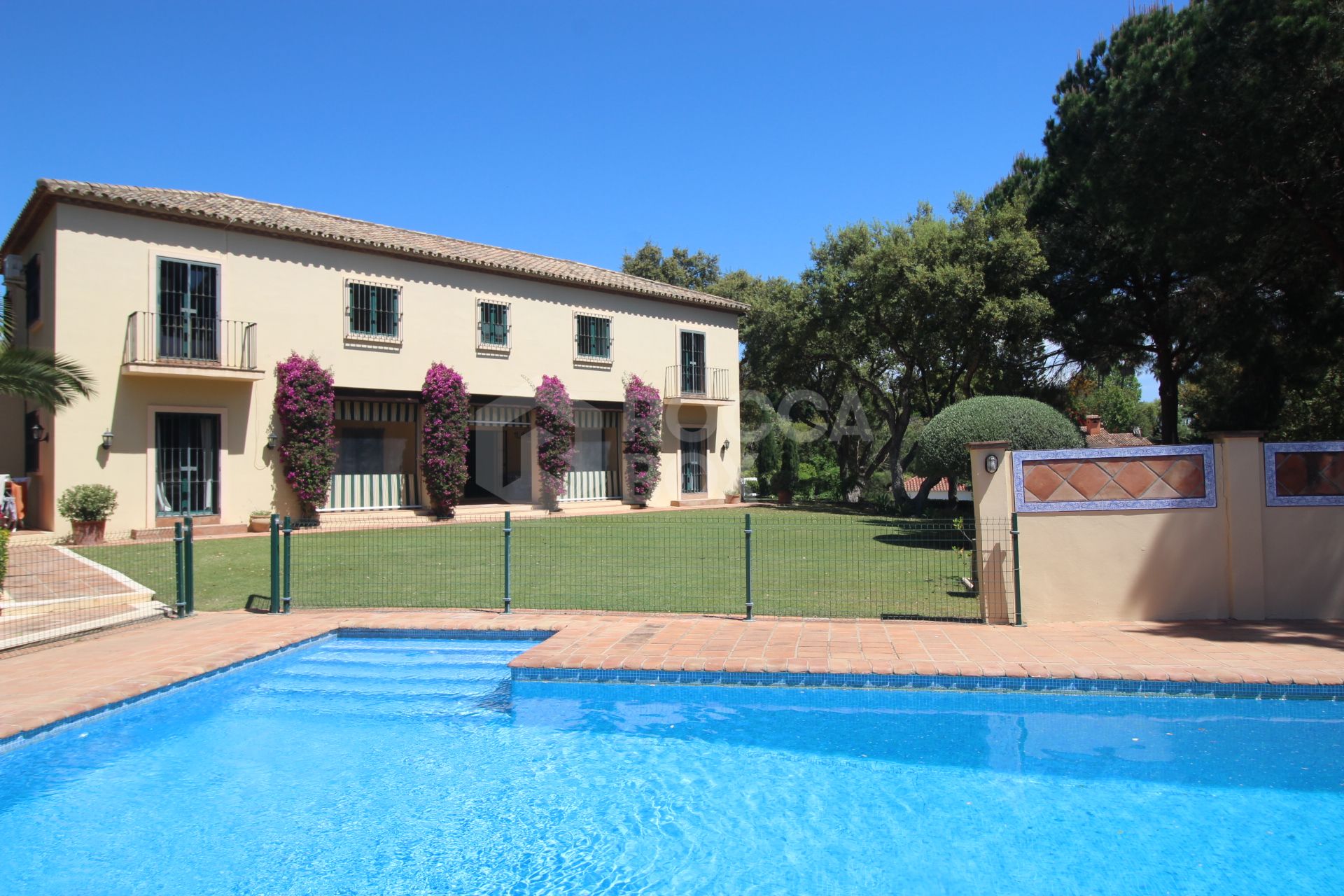 Beautiful detached villa, with many traditional Spanish features located in the prestigious development of Sotogrande.