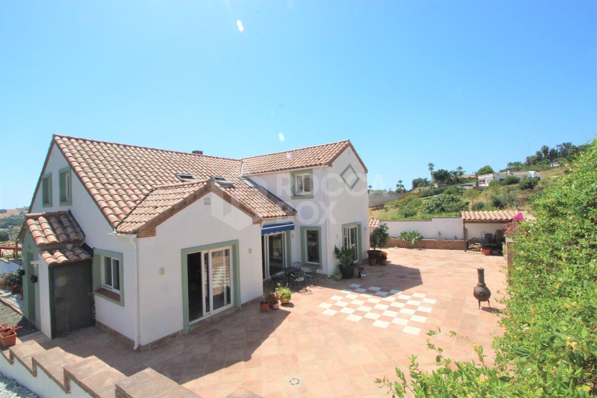 Large private villa with pool and extensive plot for sale in Estepona