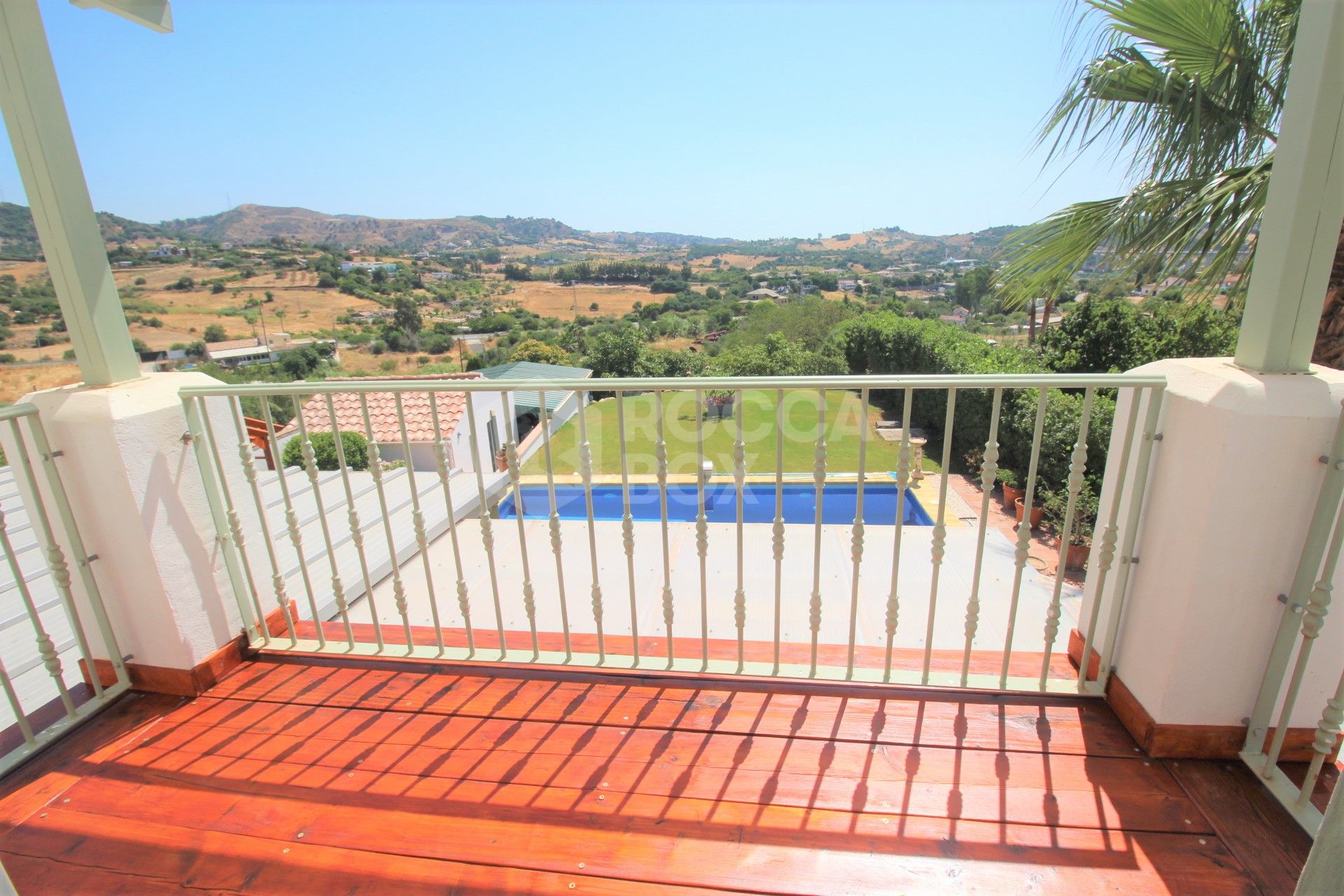 Large private villa with pool and extensive plot for sale in Estepona