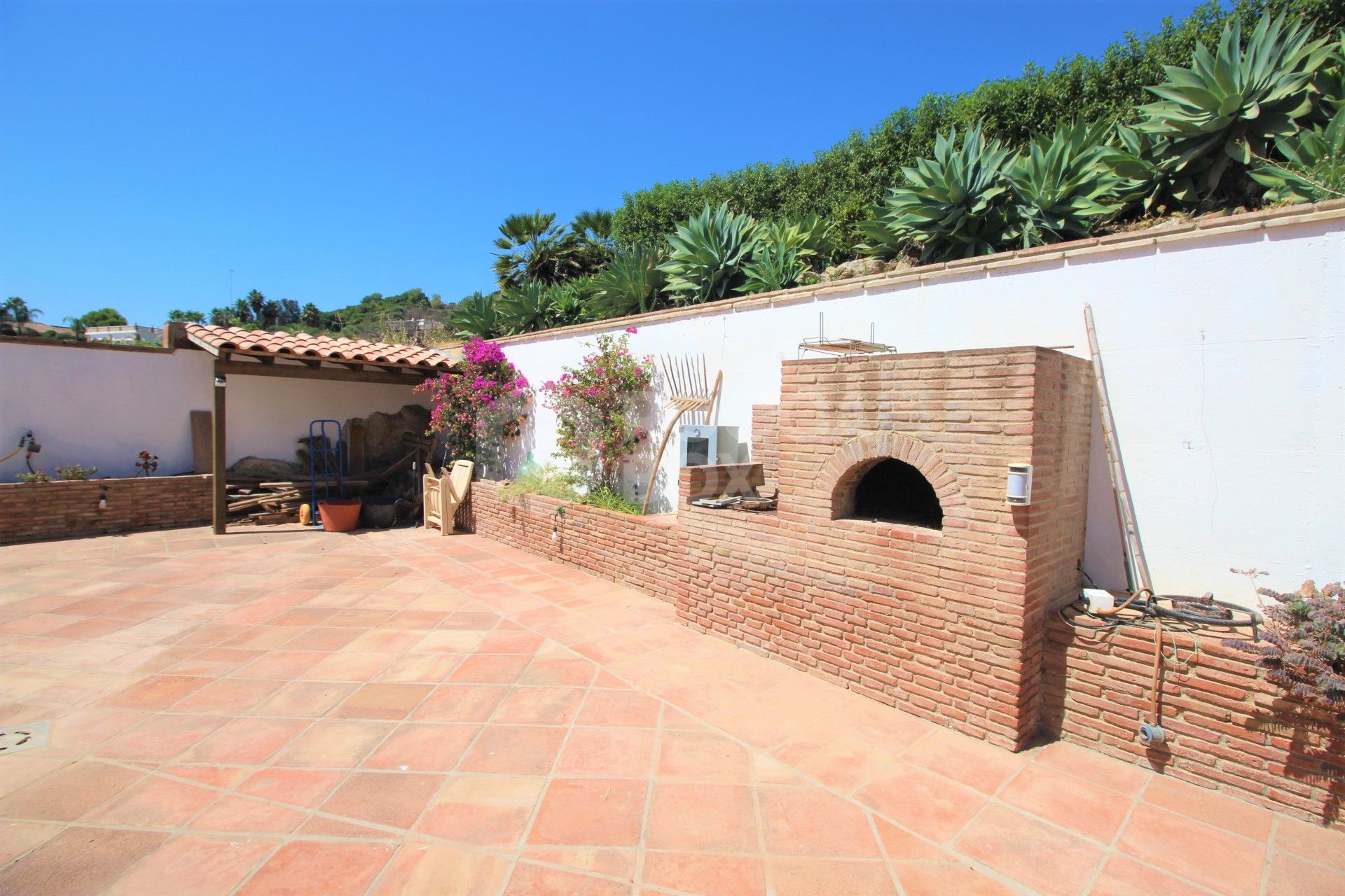 Large private villa with pool and extensive plot for sale in Estepona