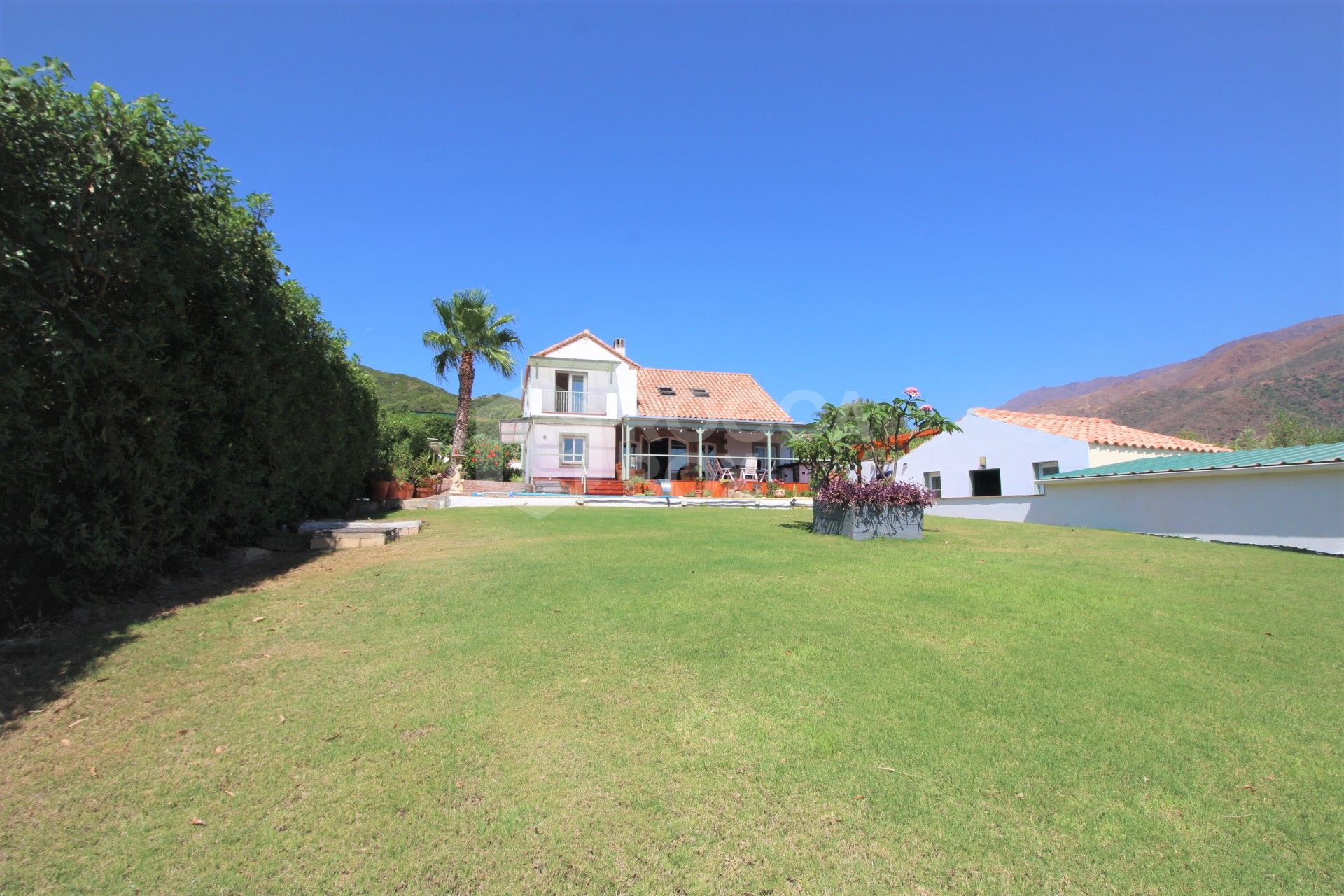 Large private villa with pool and extensive plot for sale in Estepona