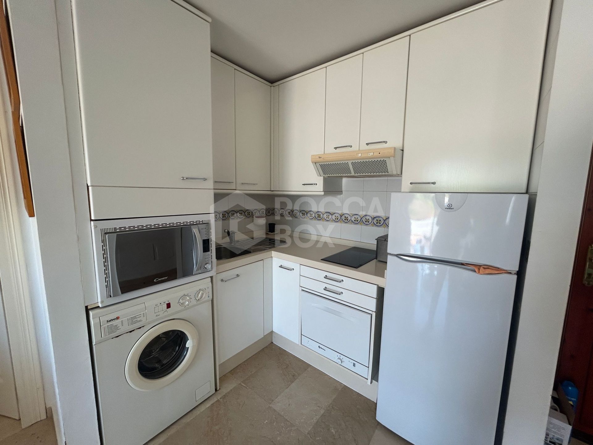 Spacious and bright one bedroom apartment for sale in Costalita, Estepona