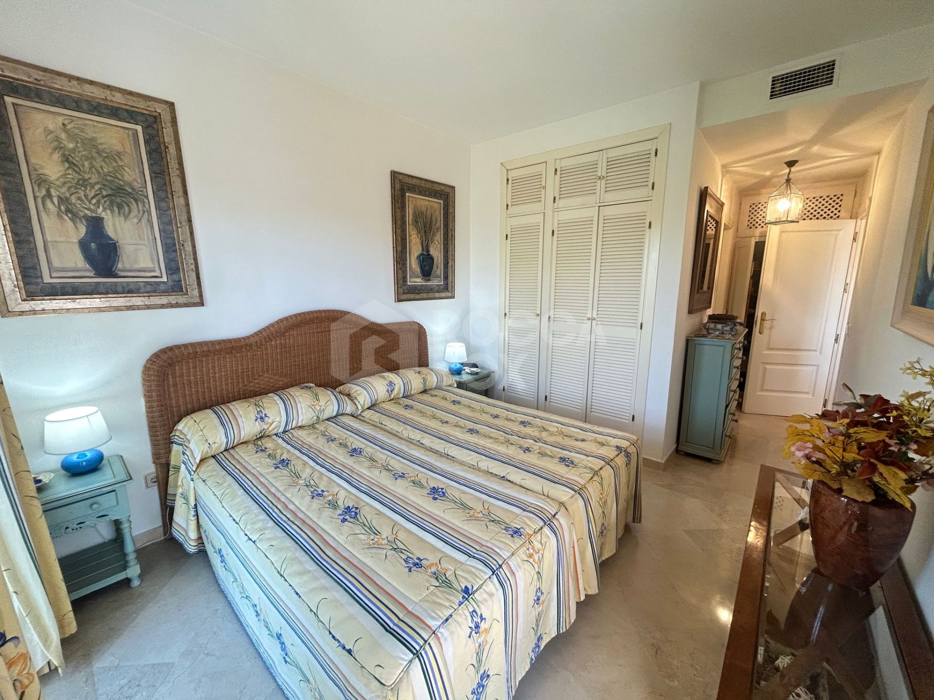 Spacious and bright one bedroom apartment for sale in Costalita, Estepona