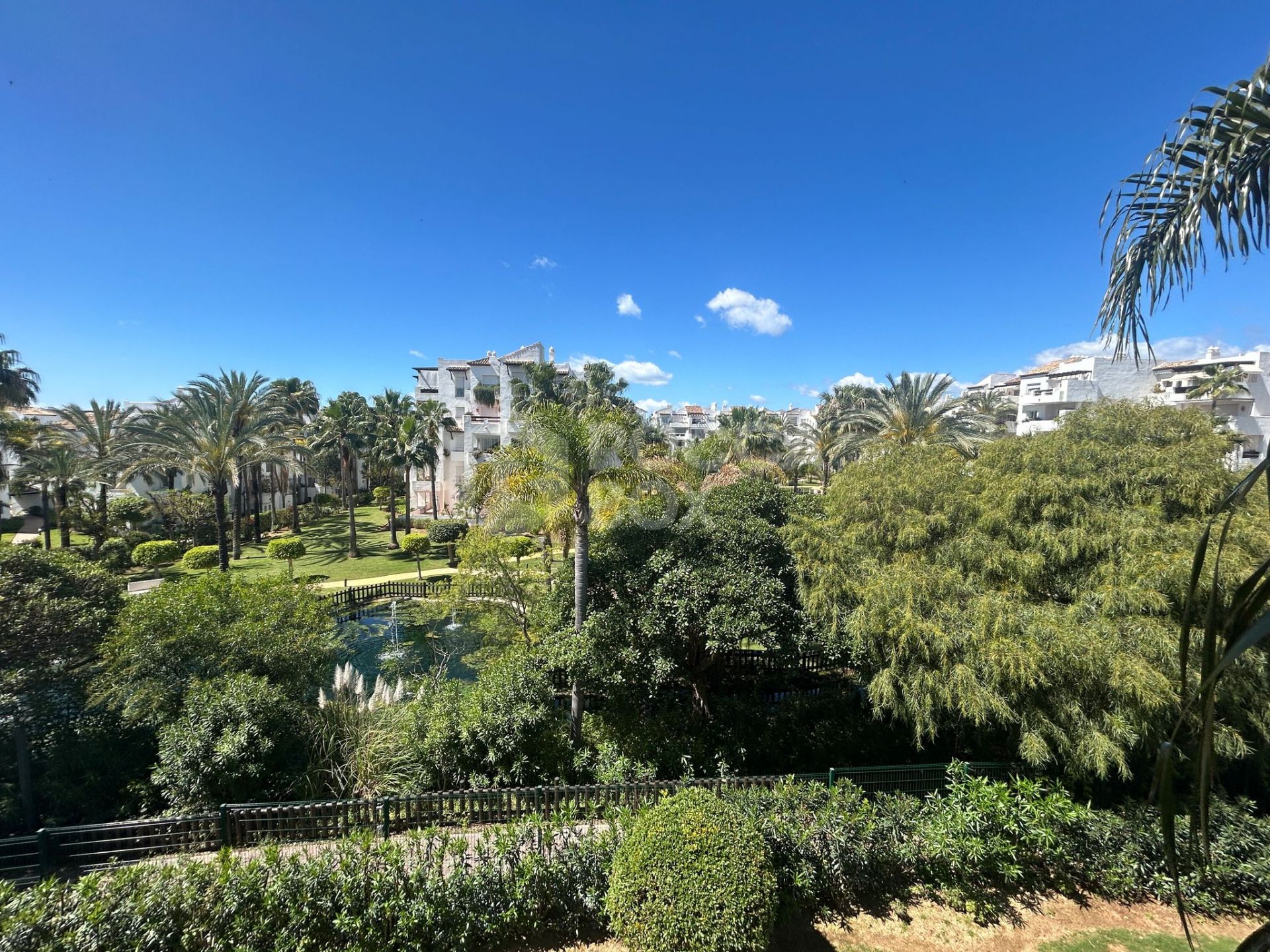 Spacious and bright one bedroom apartment for sale in Costalita, Estepona