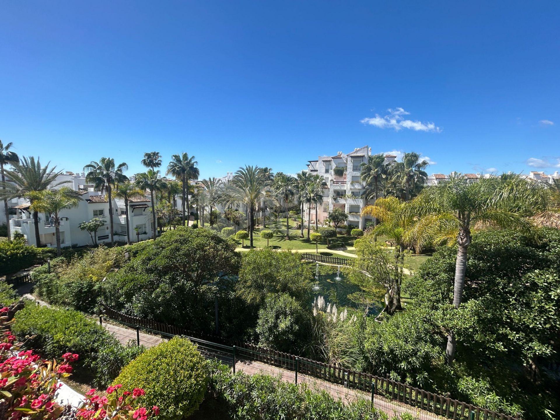 Spacious and bright one bedroom apartment for sale in Costalita, Estepona