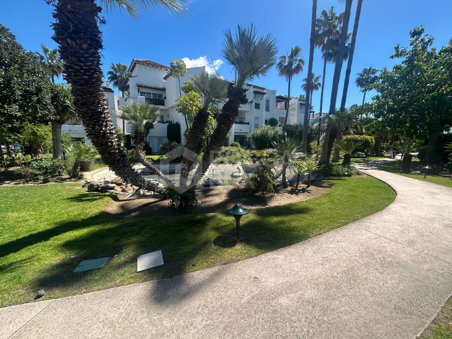 Spacious and bright one bedroom apartment for sale in Costalita, Estepona
